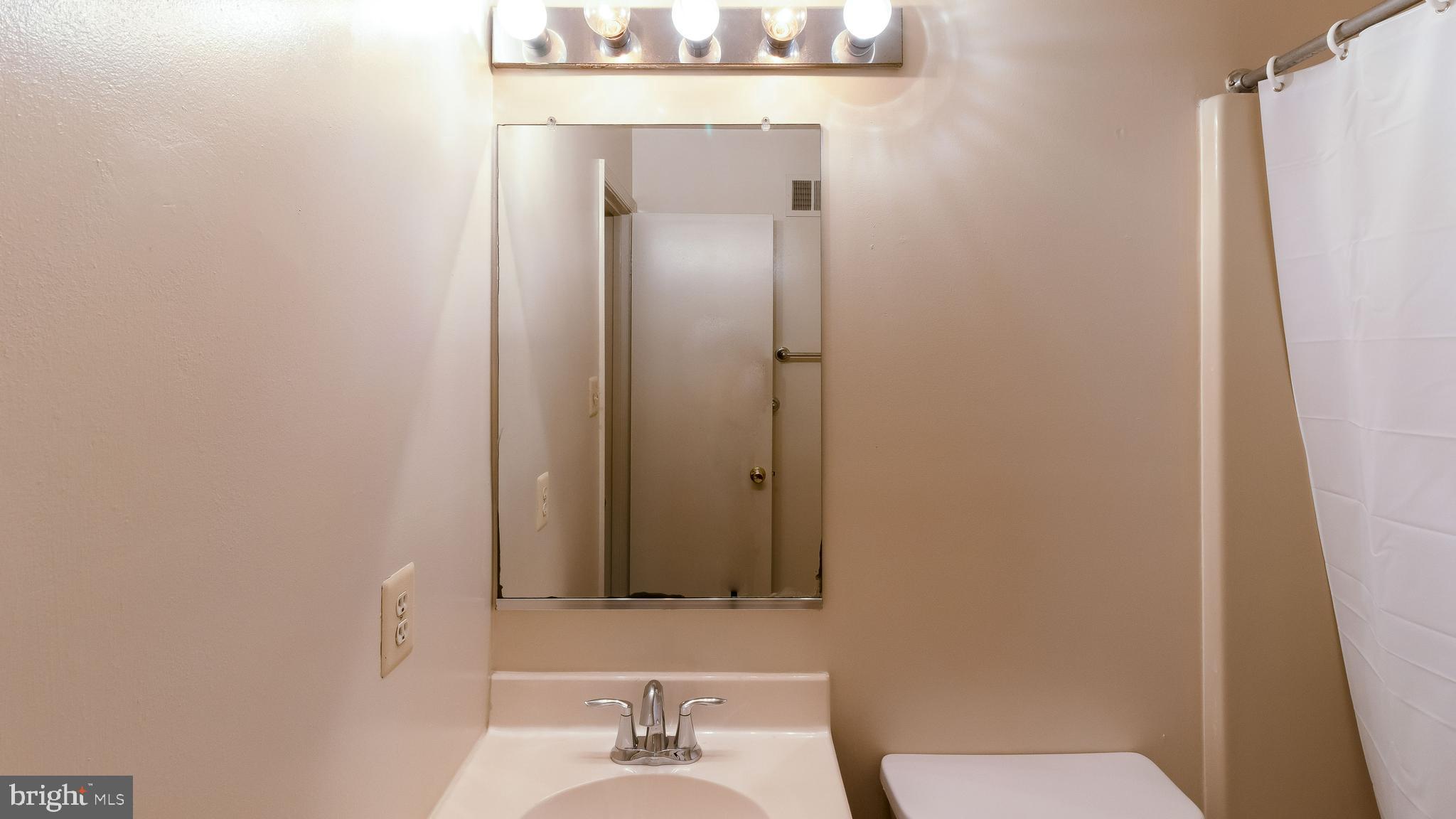 COLLEGE PARK - Residential Lease