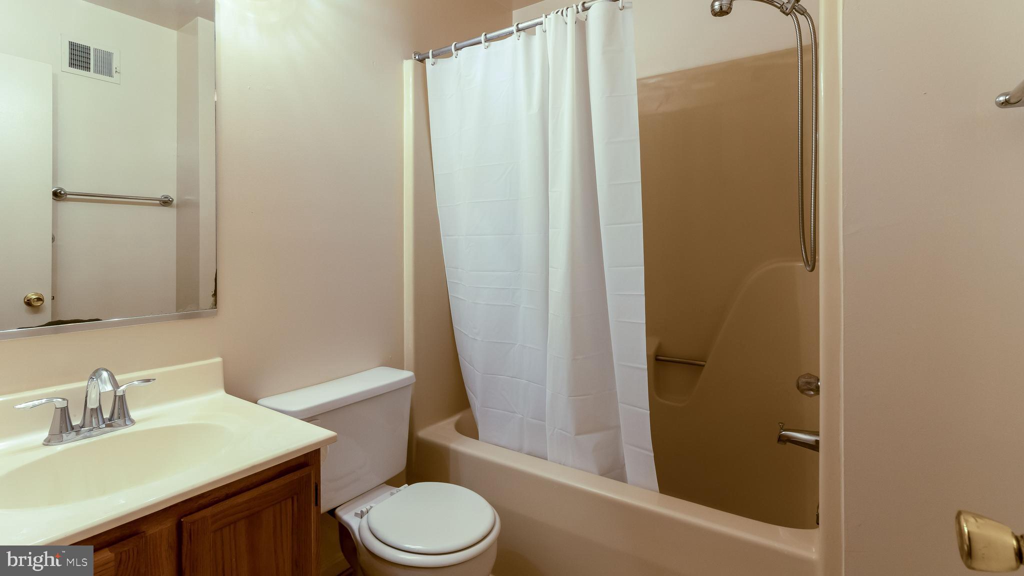 COLLEGE PARK - Residential Lease