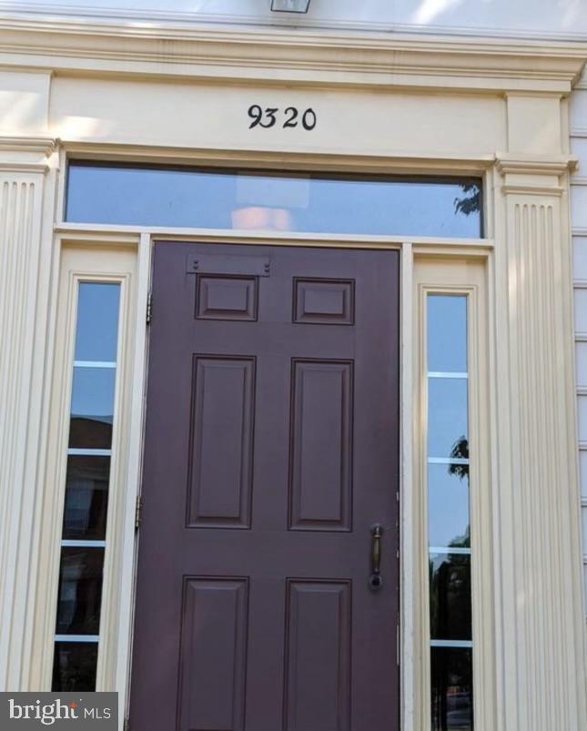 HUNTER'S SQUARE - Residential Lease