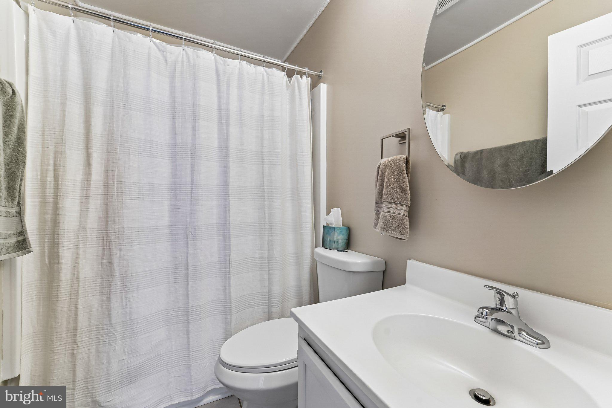 RIVERCHASE - Residential