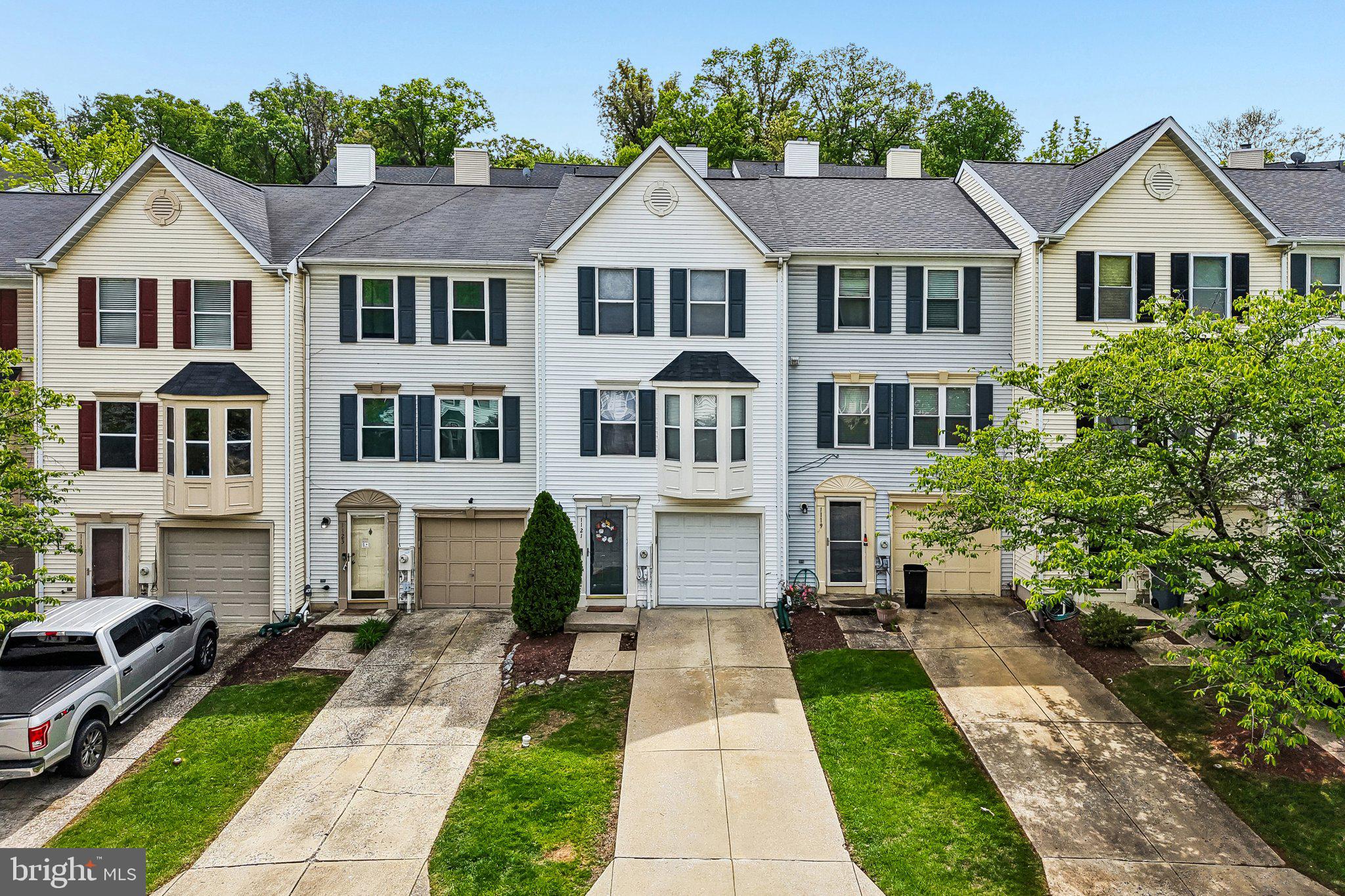 RIVERCHASE - Residential