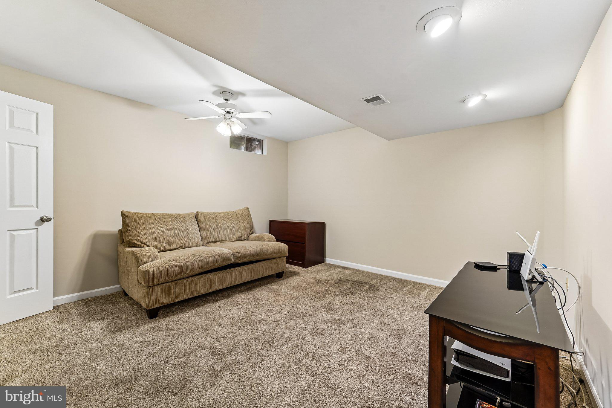 RIVERCHASE - Residential