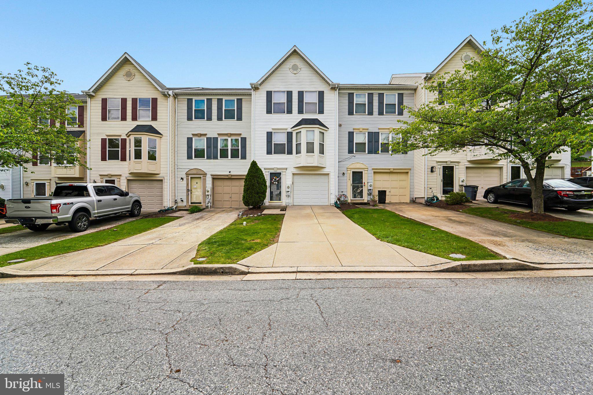 RIVERCHASE - Residential