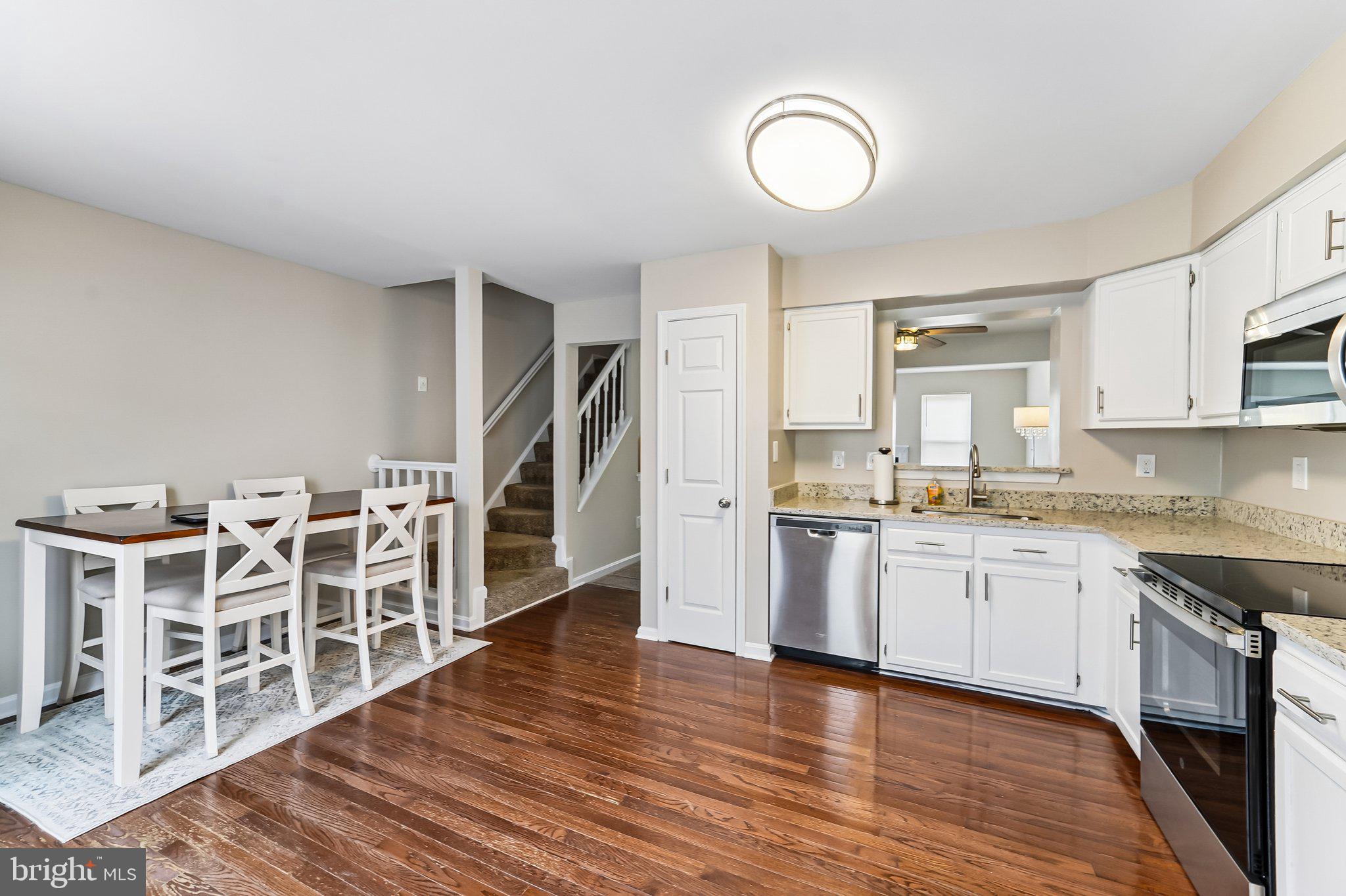 RIVERCHASE - Residential