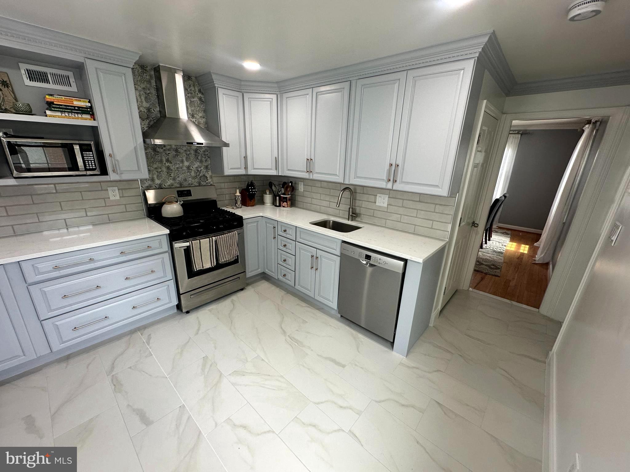 HOLLYWOOD - Residential Lease