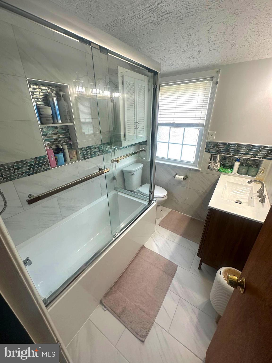 HOLLYWOOD - Residential Lease