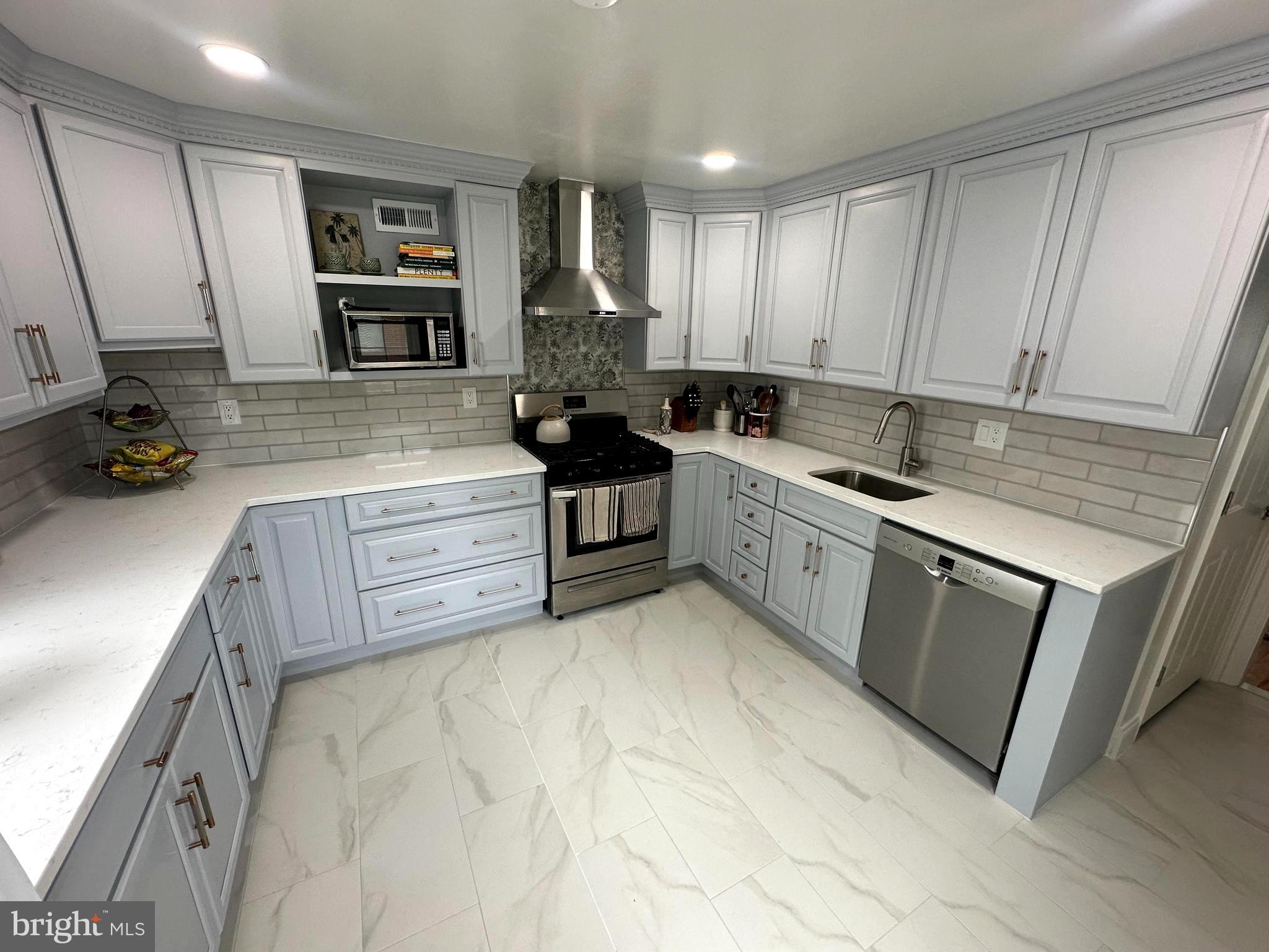 HOLLYWOOD - Residential Lease