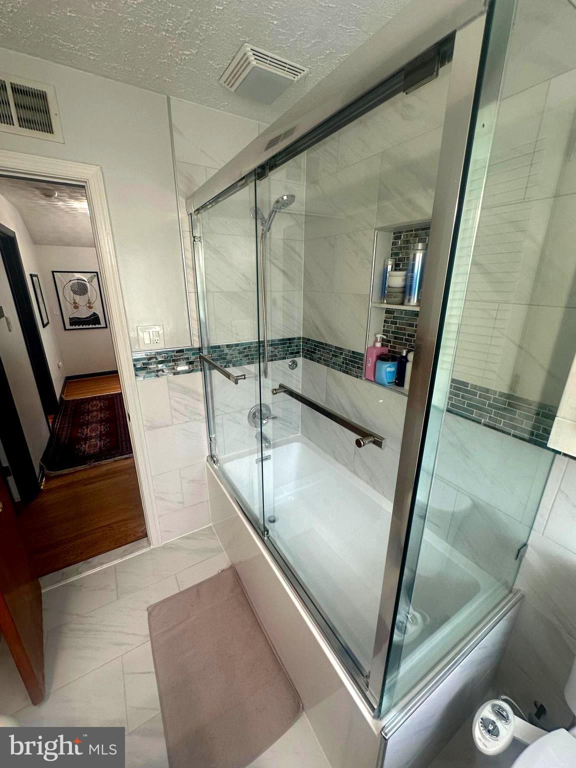 HOLLYWOOD - Residential Lease