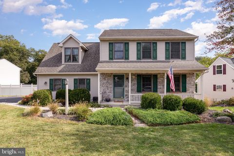 Photo of 82 Gard Court, COLUMBIA, PA 17512 (MLS # PALA2077386)