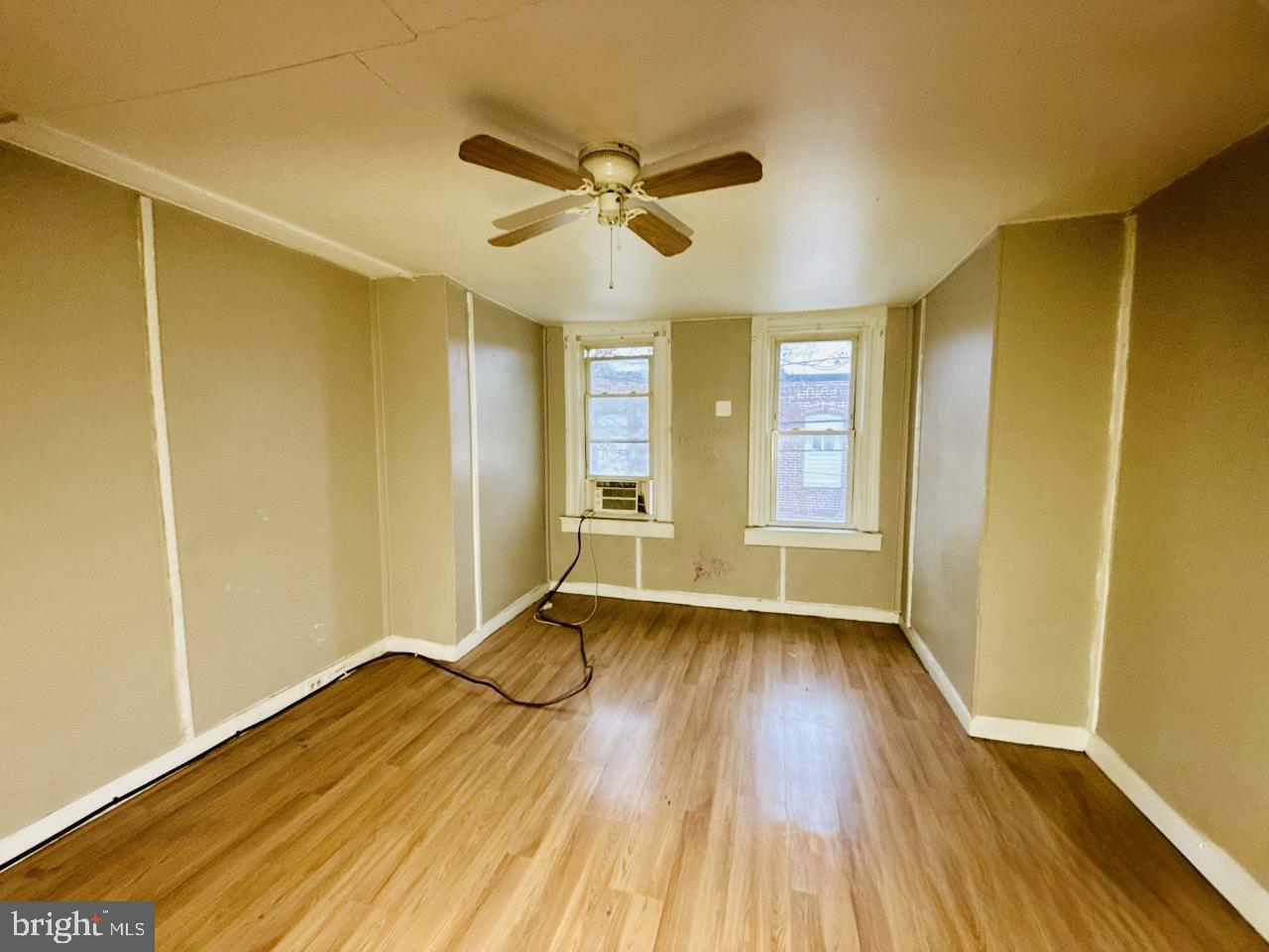 3035 E MONUMENT STREET