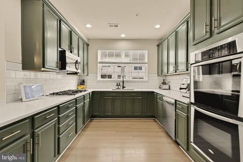 Photo of 4420 Beechstone Lane #B, FAIRFAX, VA 22033 (MLS # VAFX2296404)