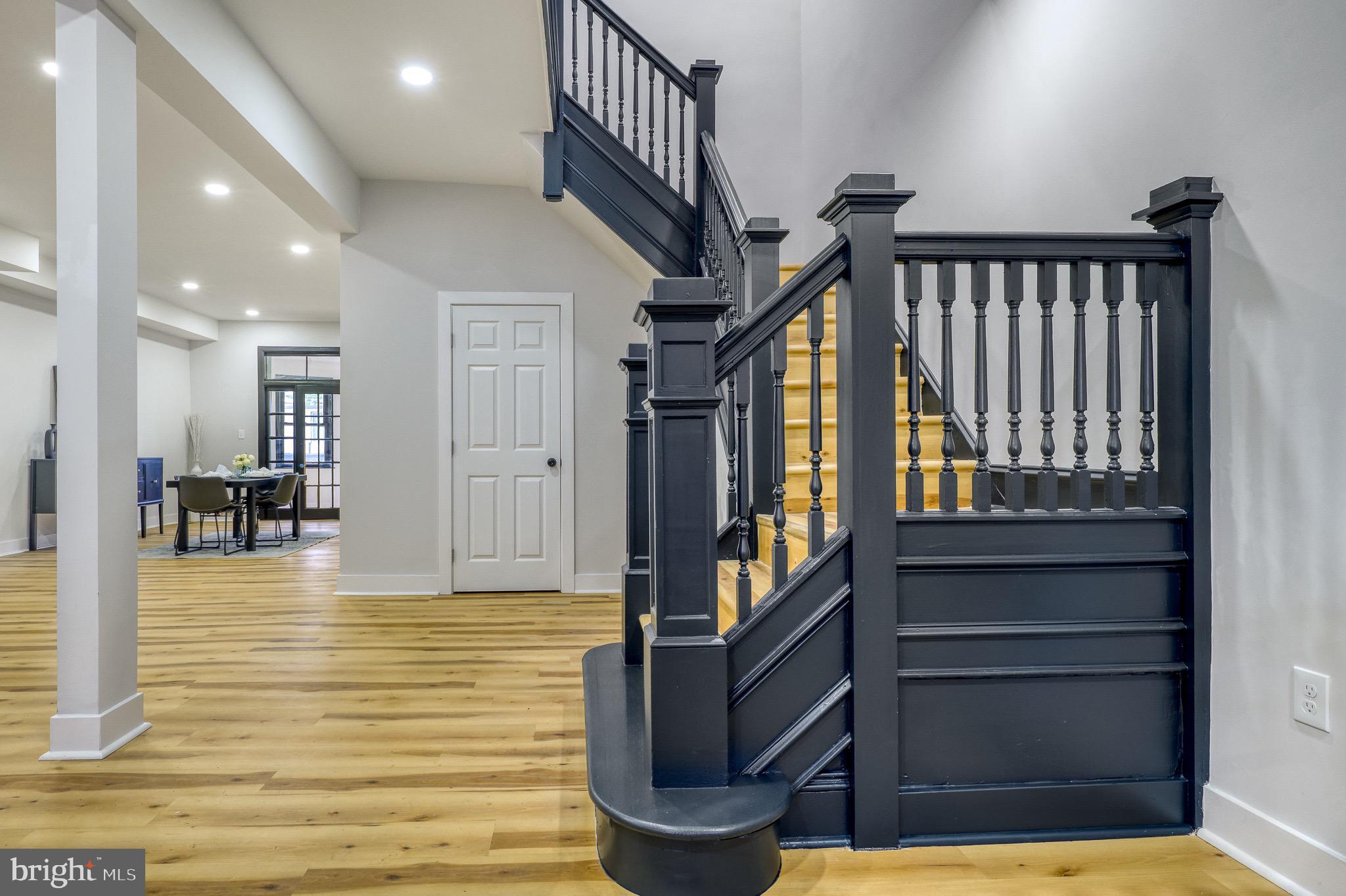 EVERGREEN LAWN - Residential