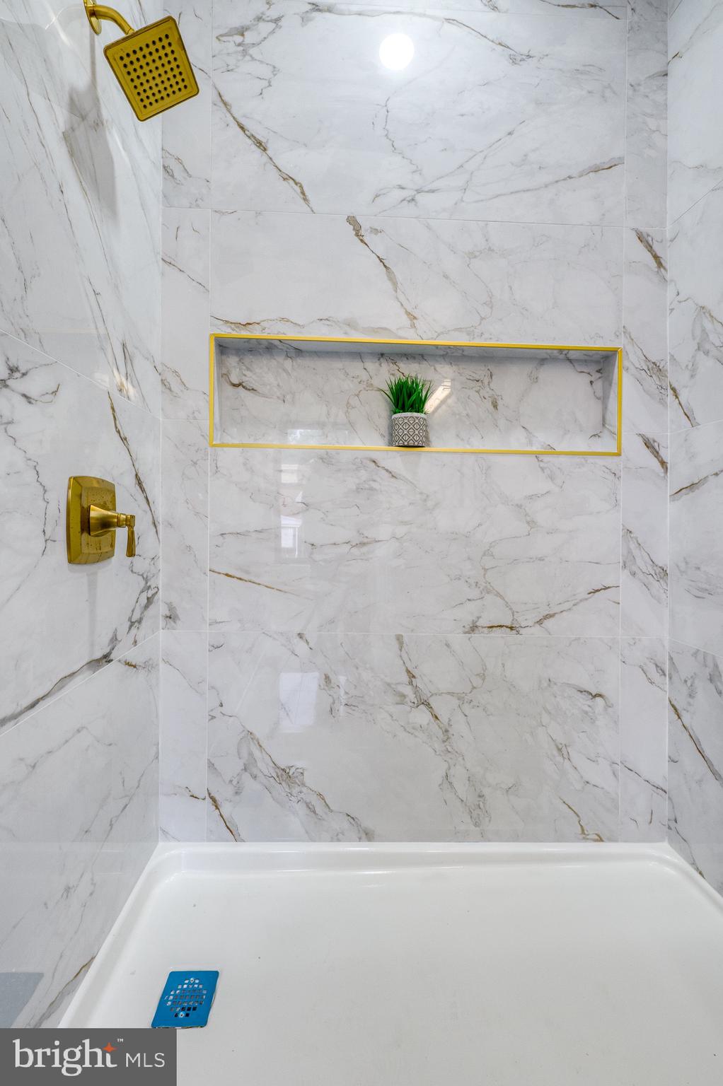 EVERGREEN LAWN - Residential