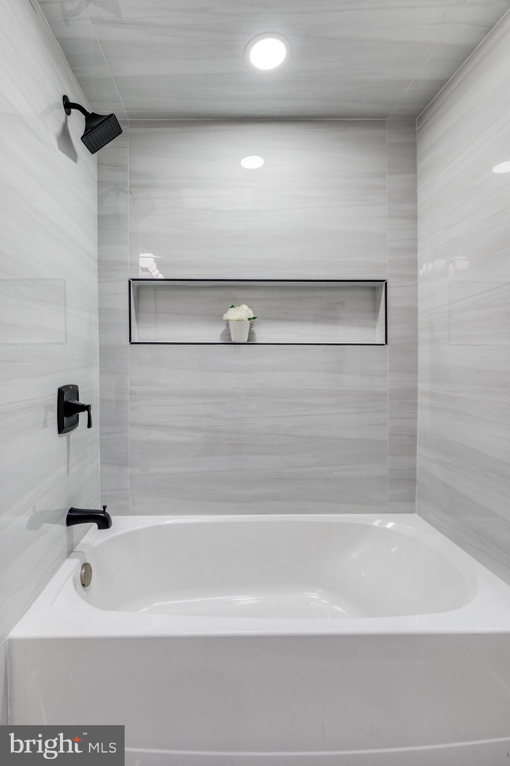 EVERGREEN LAWN - Residential