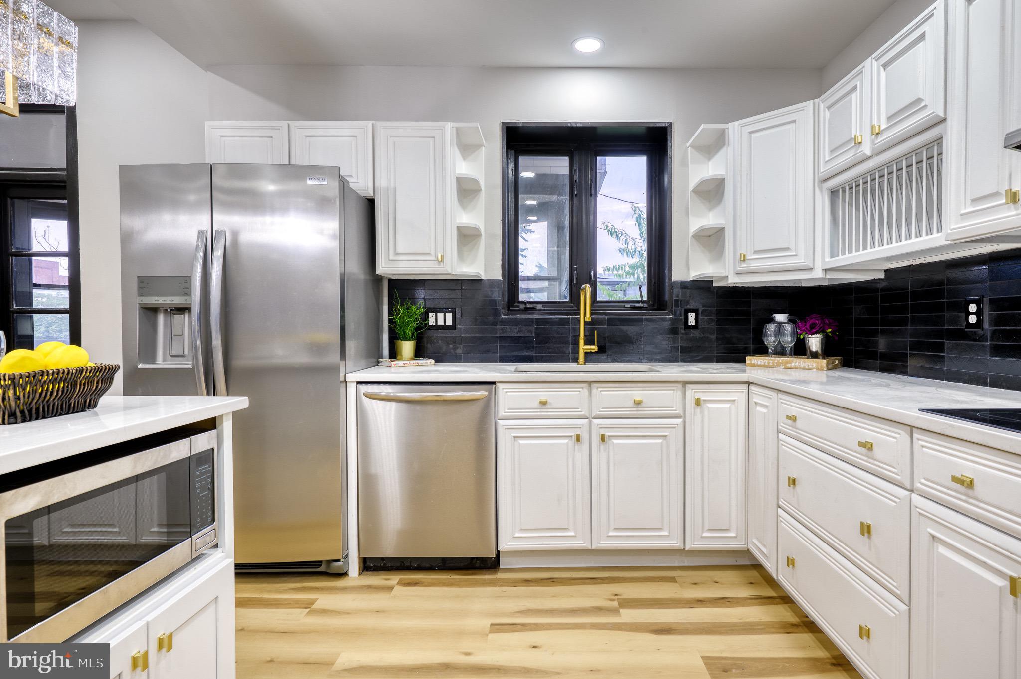 EVERGREEN LAWN - Residential