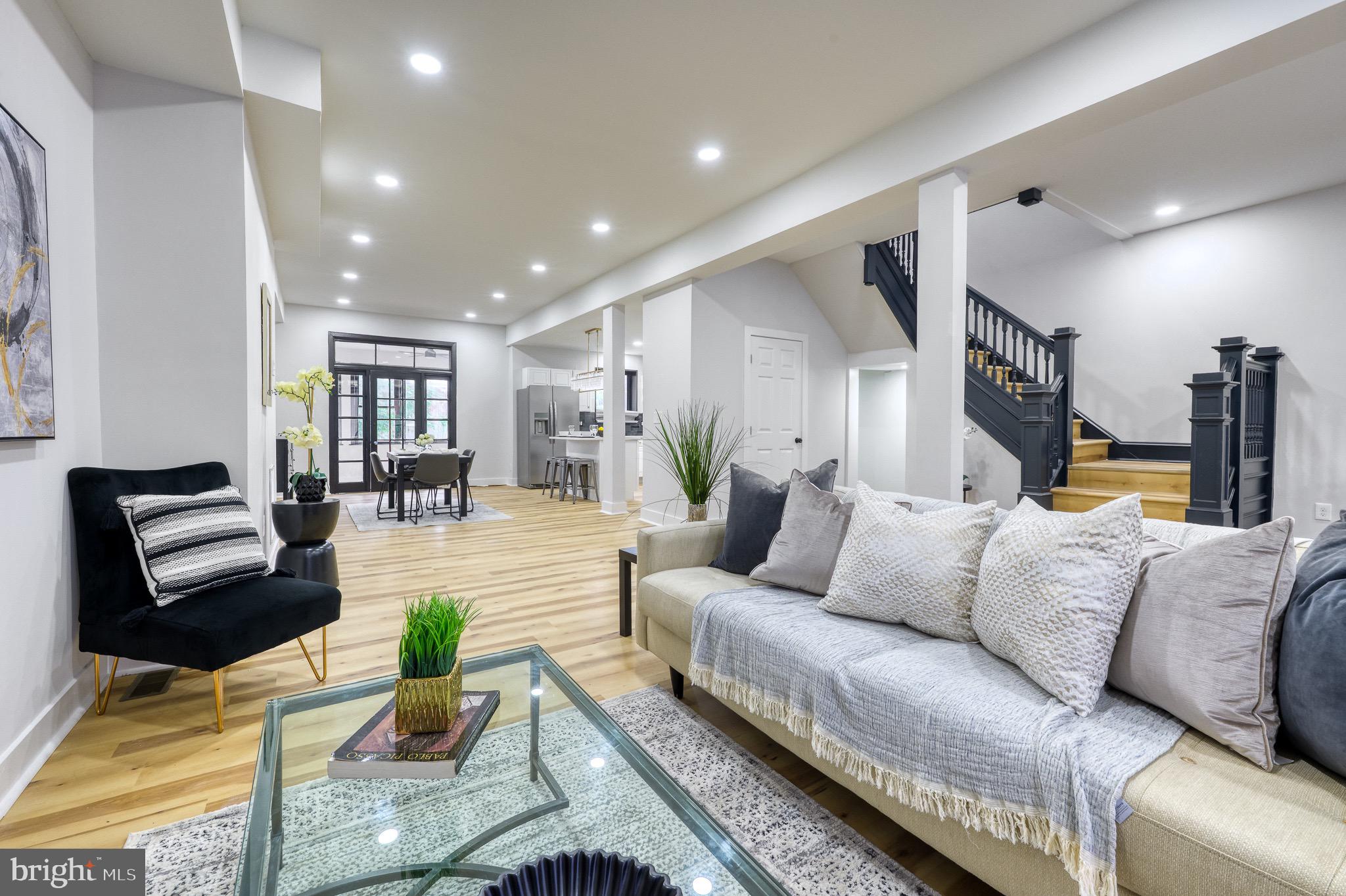 EVERGREEN LAWN - Residential