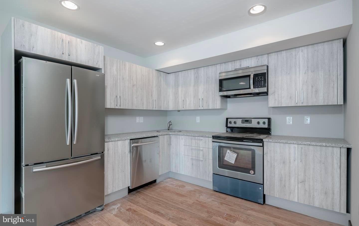 2537 MONTROSE STREET 39