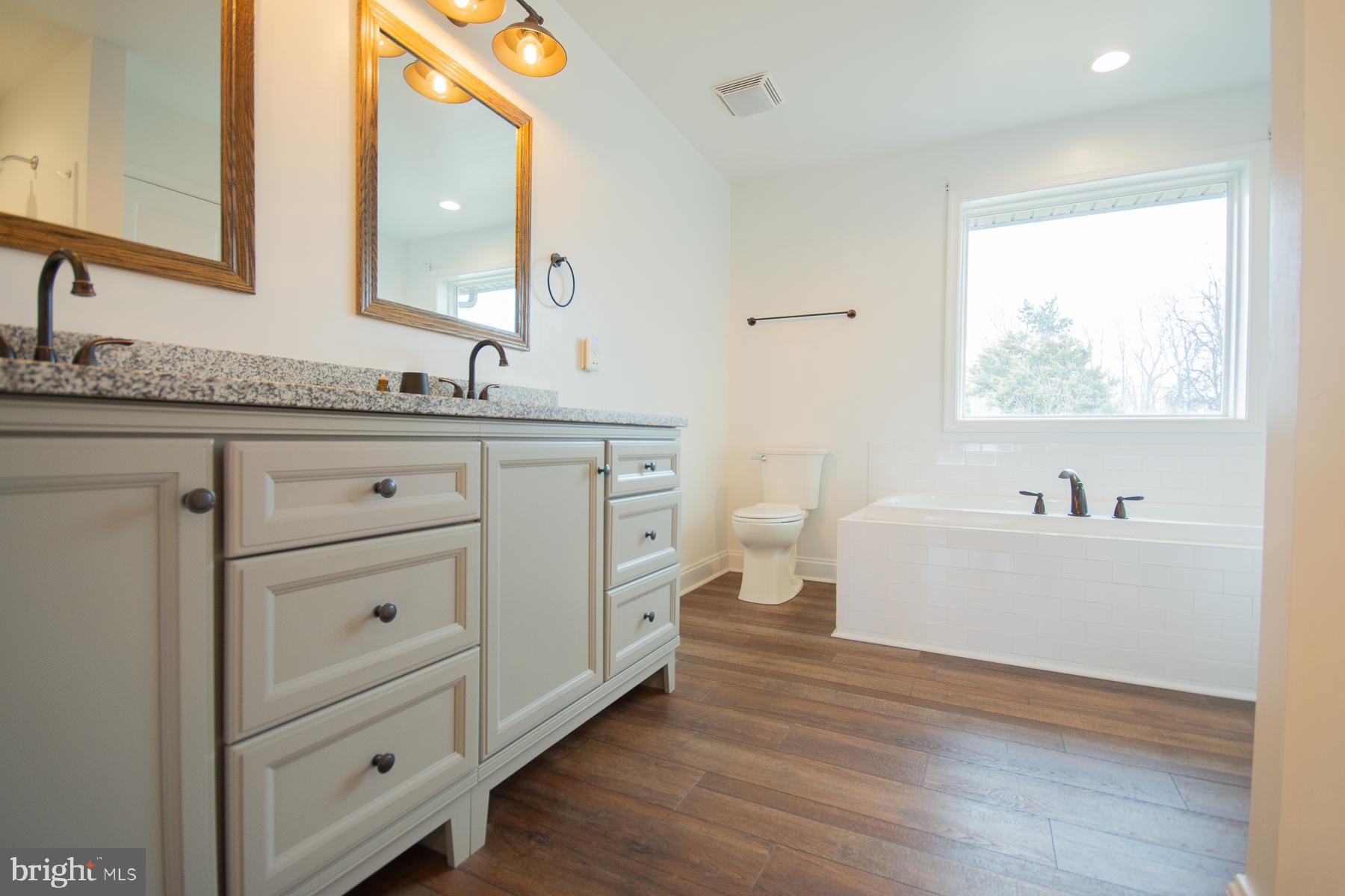 ISLAND HILL - Residential