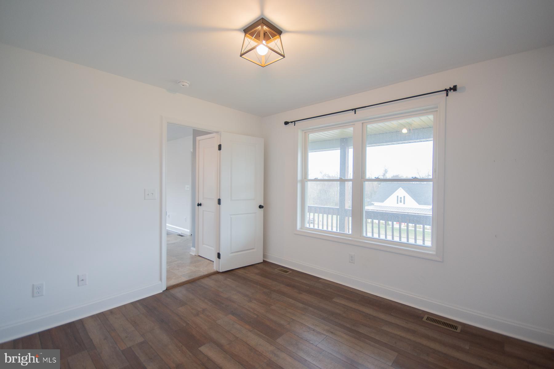 ISLAND HILL - Residential