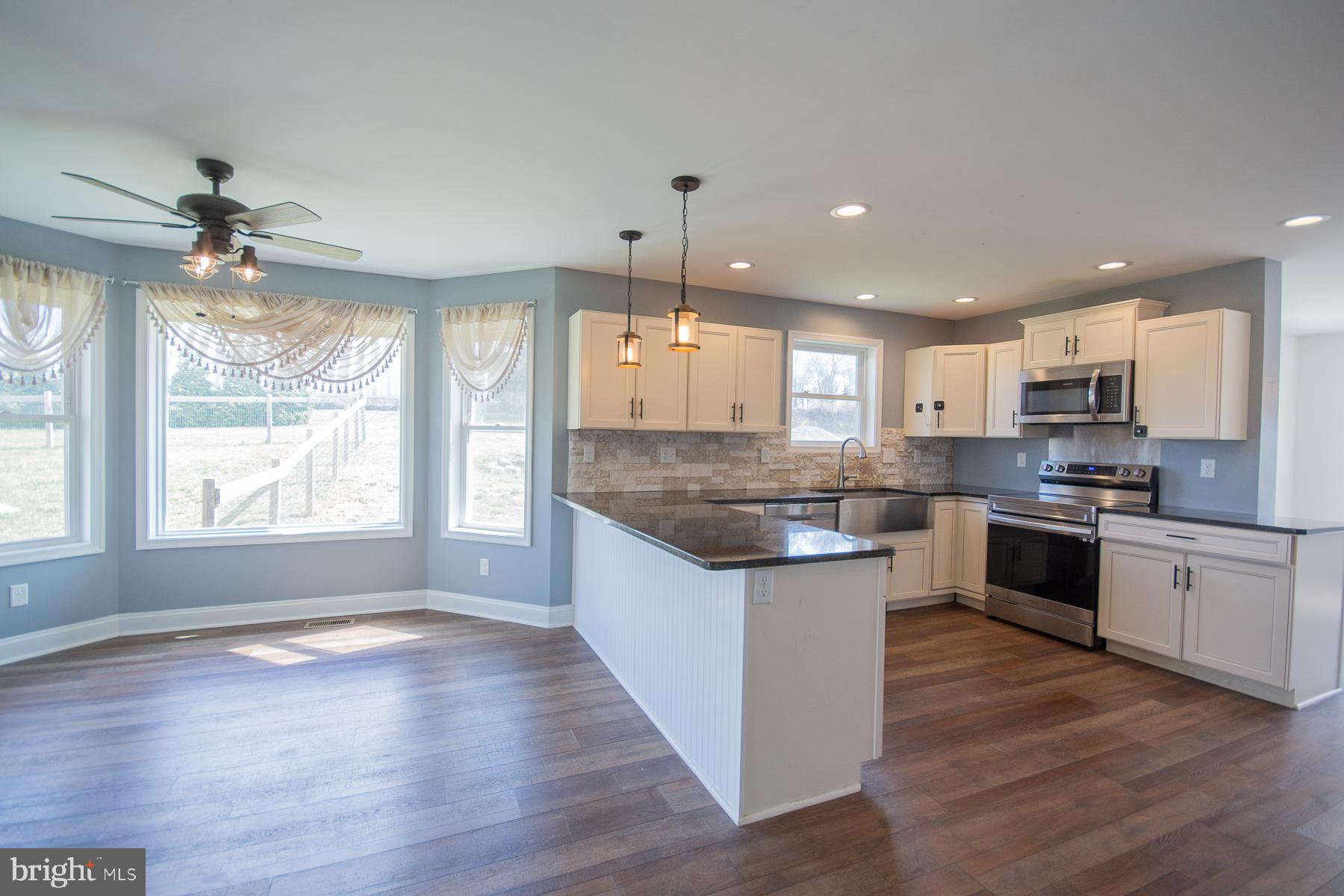 ISLAND HILL - Residential