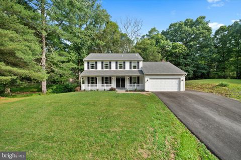 Photo of 6112 Hillview Court, MANASSAS, VA 20112 (MLS # VAPW2113446)