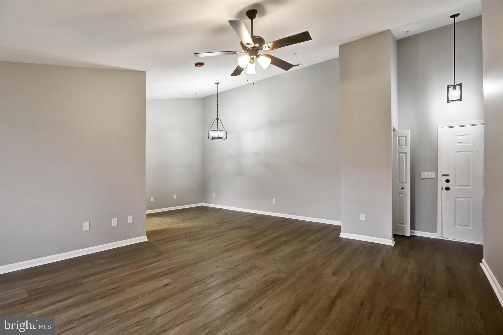 CROMWELL FOUNTAIN - Residential