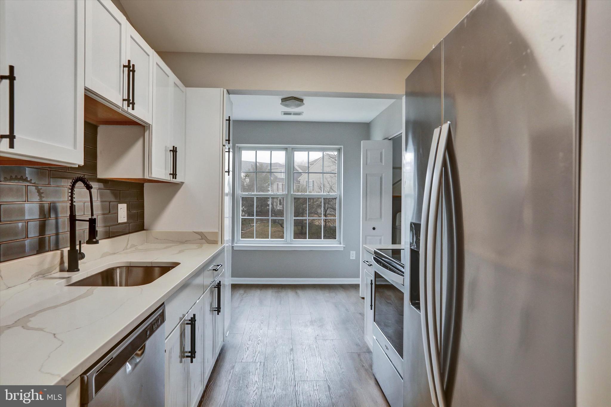 CROMWELL FOUNTAIN - Residential