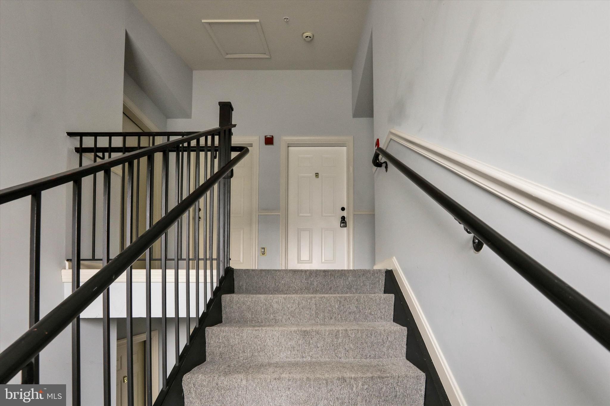 CROMWELL FOUNTAIN - Residential