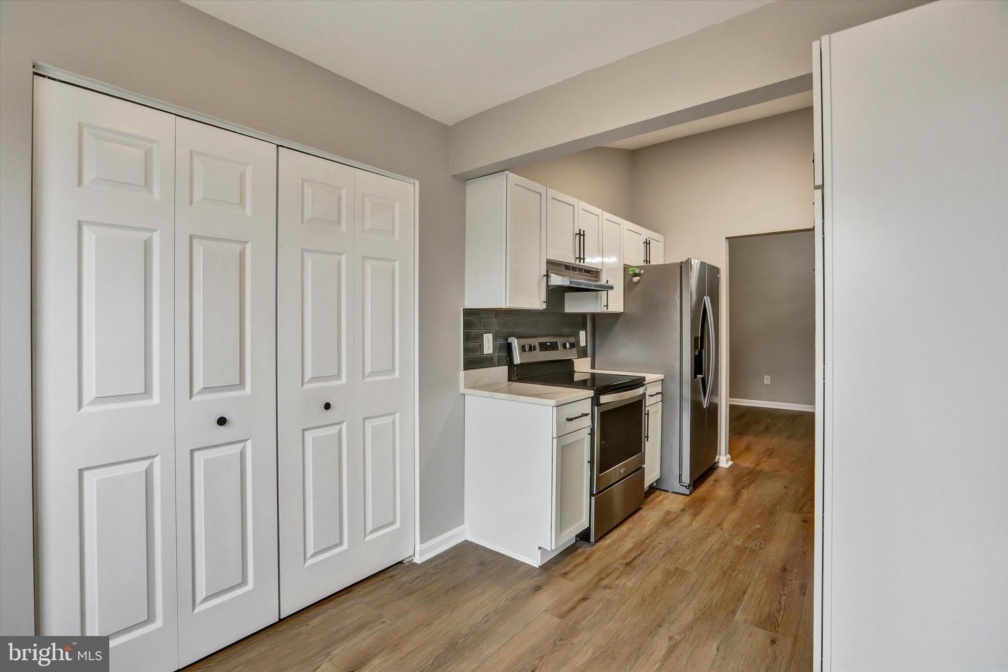 CROMWELL FOUNTAIN - Residential