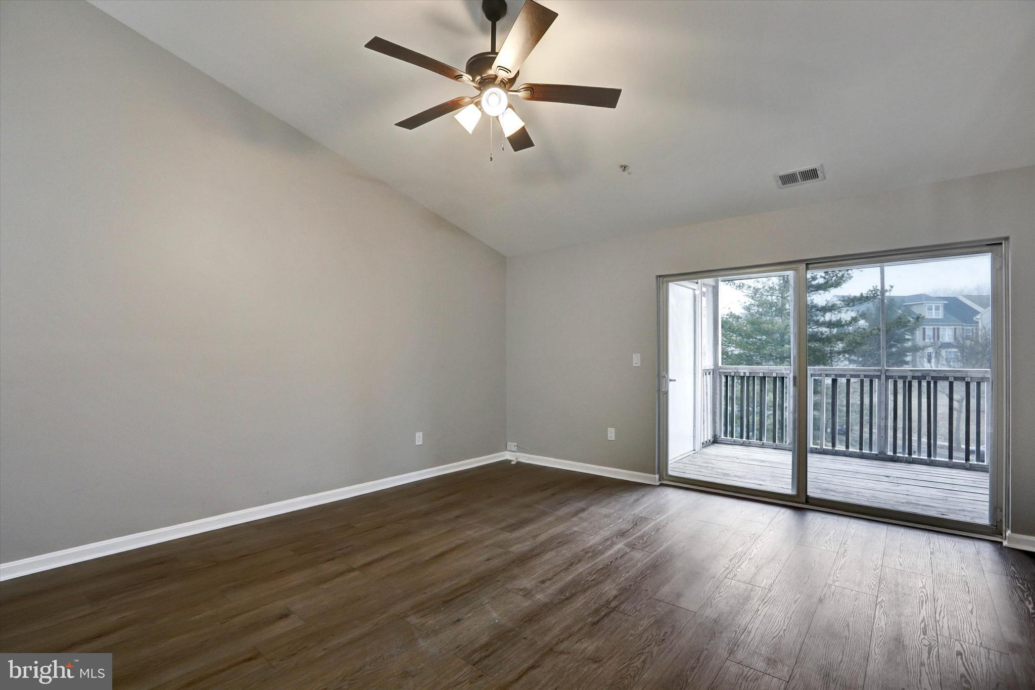 CROMWELL FOUNTAIN - Residential