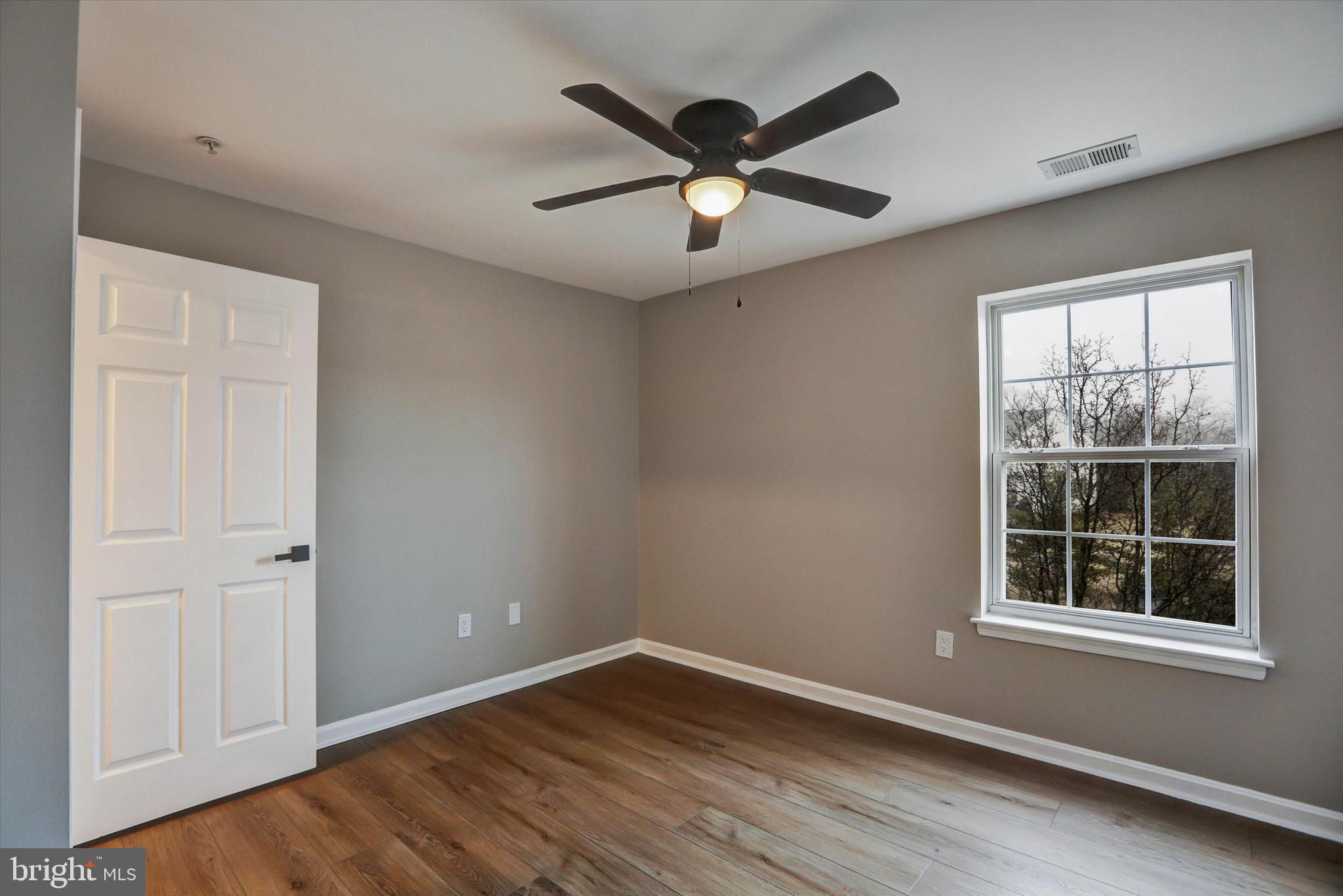 CROMWELL FOUNTAIN - Residential