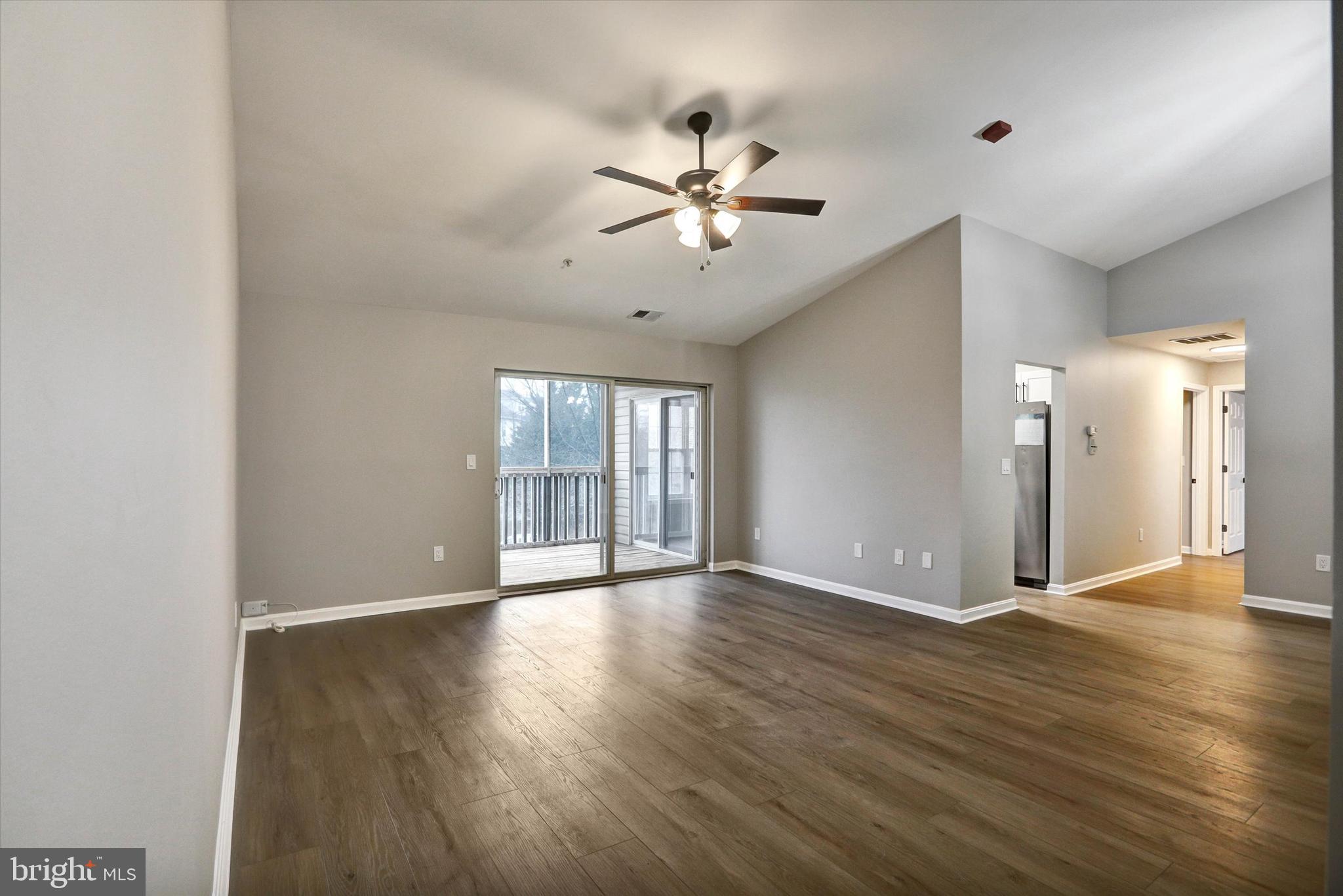 CROMWELL FOUNTAIN - Residential