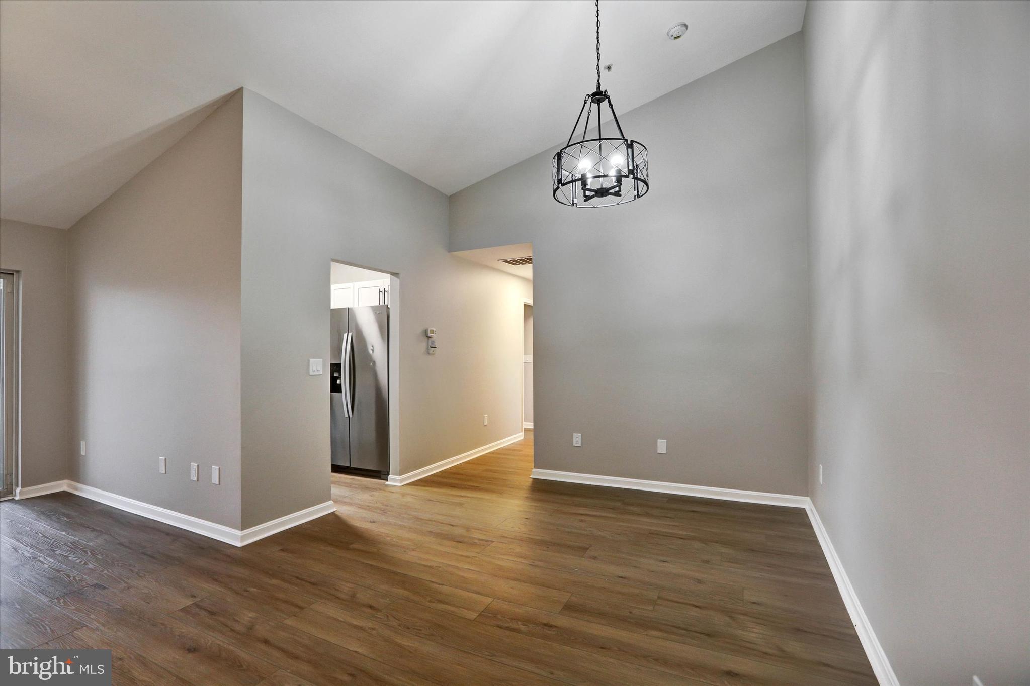 CROMWELL FOUNTAIN - Residential