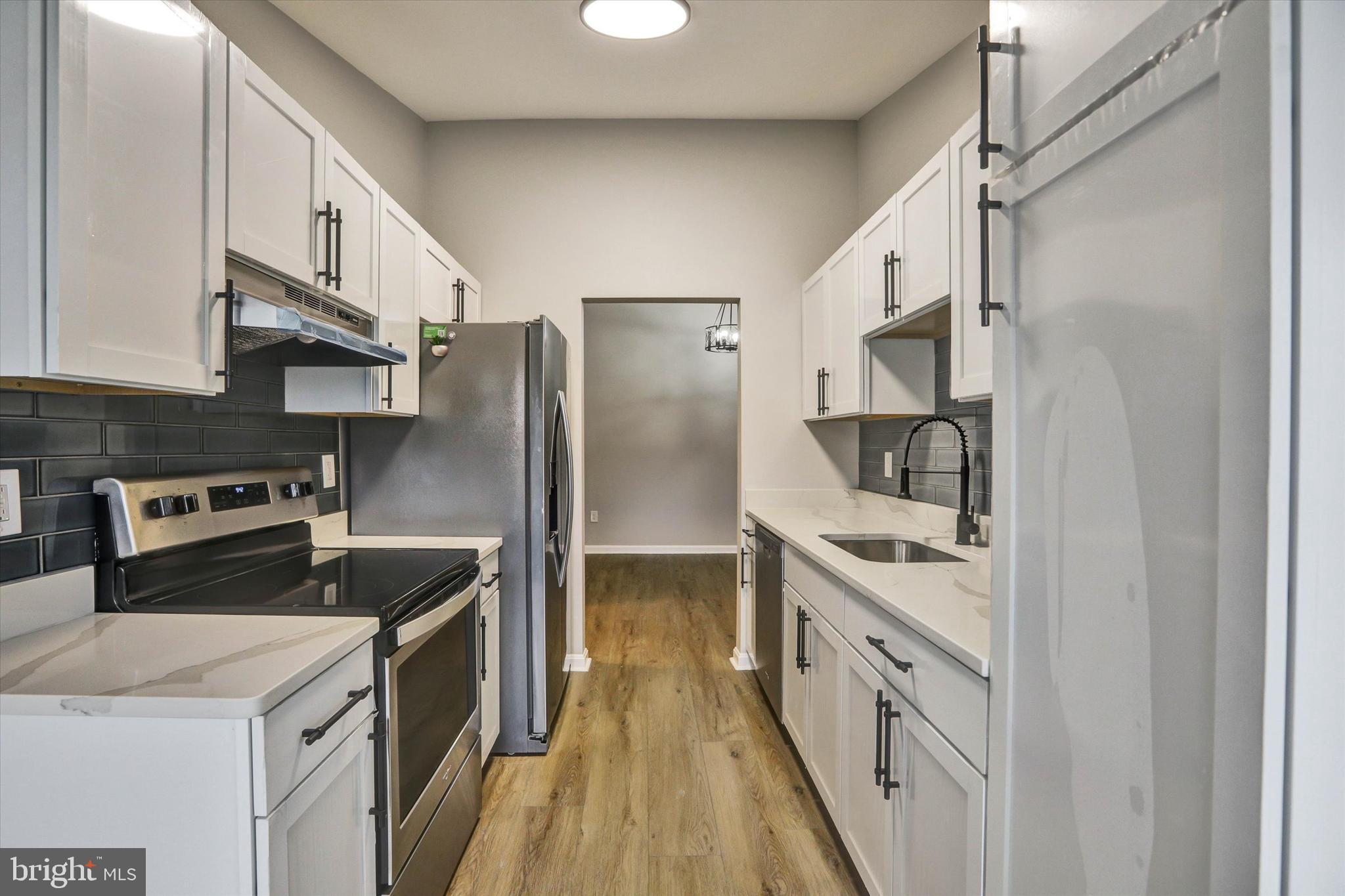 CROMWELL FOUNTAIN - Residential