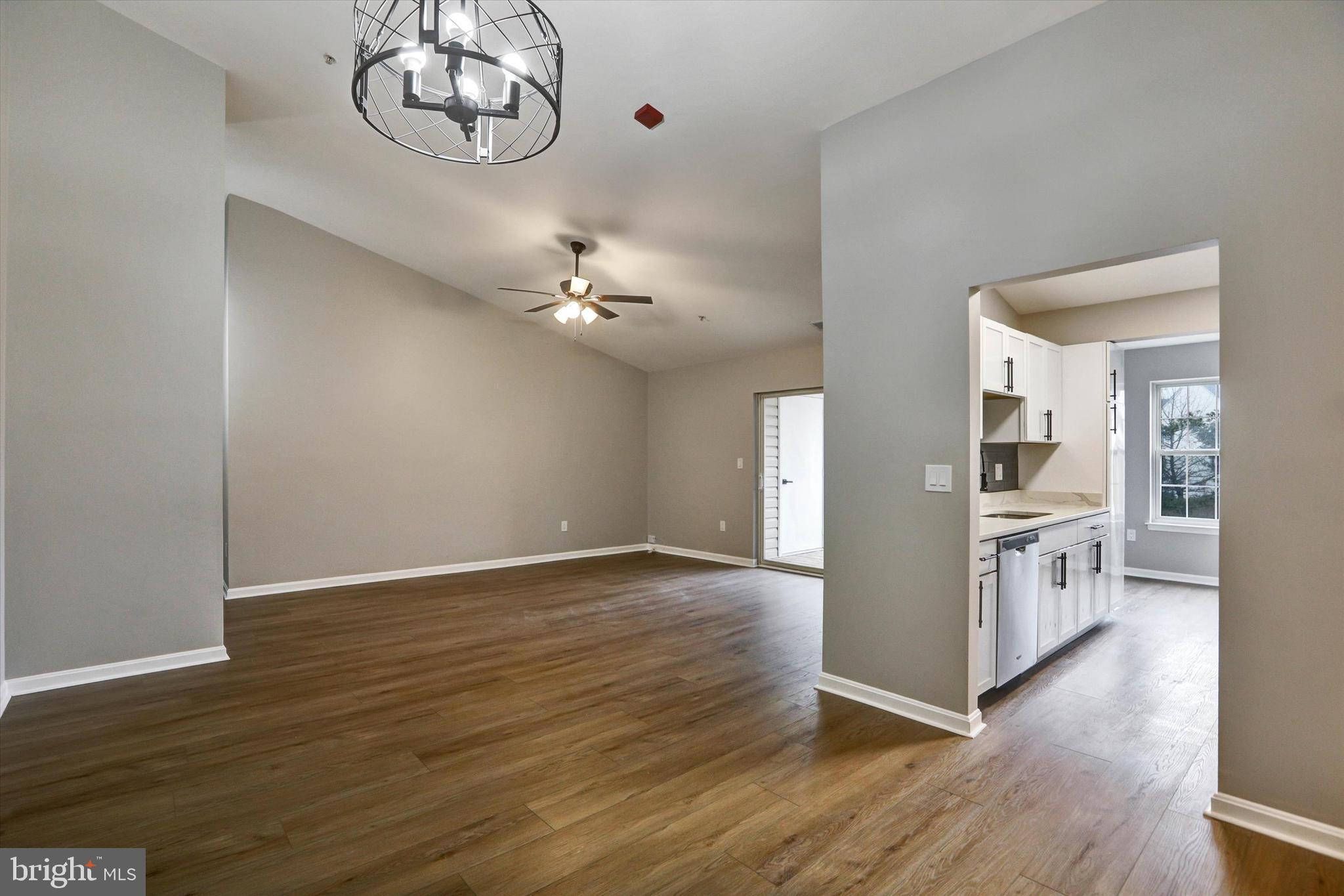 CROMWELL FOUNTAIN - Residential