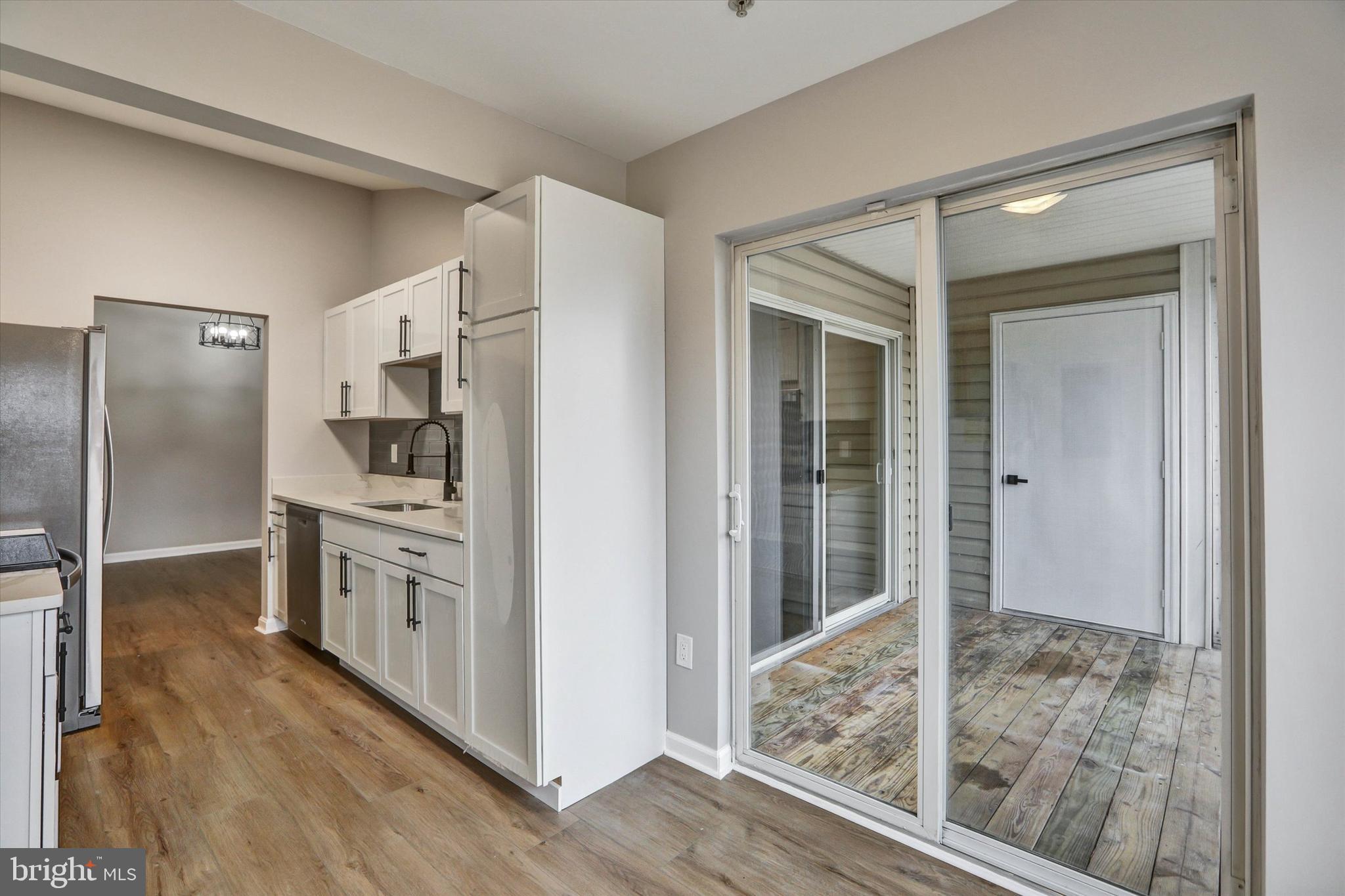 CROMWELL FOUNTAIN - Residential