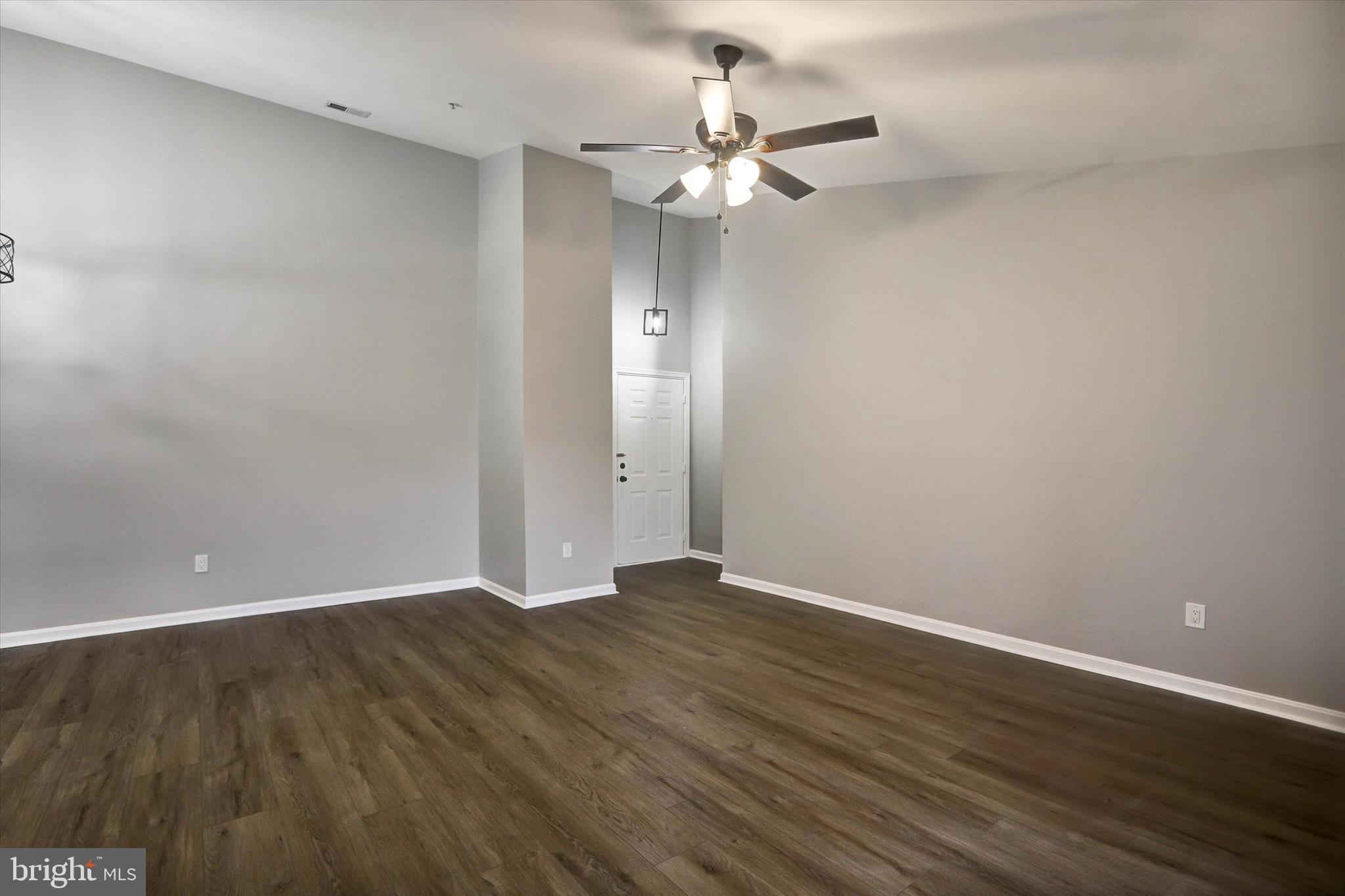 CROMWELL FOUNTAIN - Residential