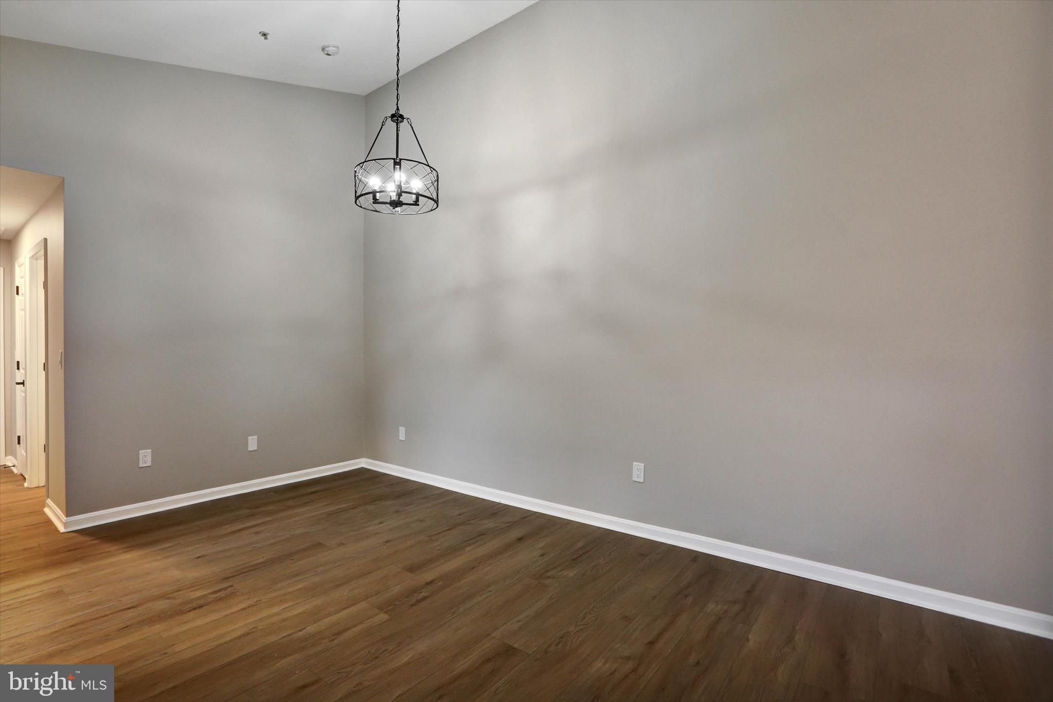 CROMWELL FOUNTAIN - Residential