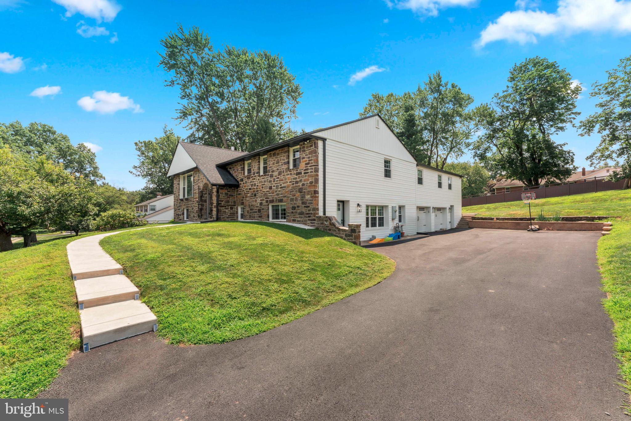 HUNTINGDON VALLEY - Residential