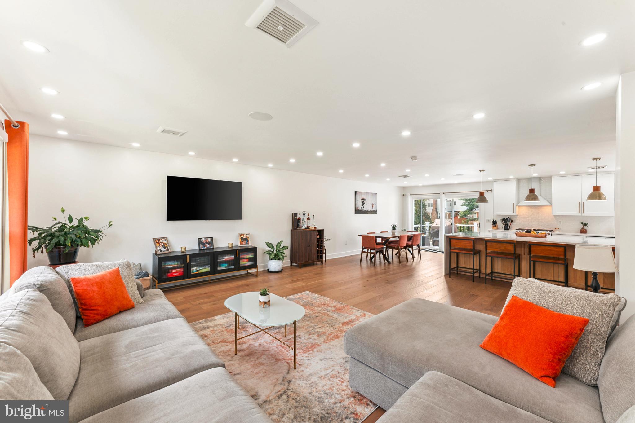 HUNTINGDON VALLEY - Residential