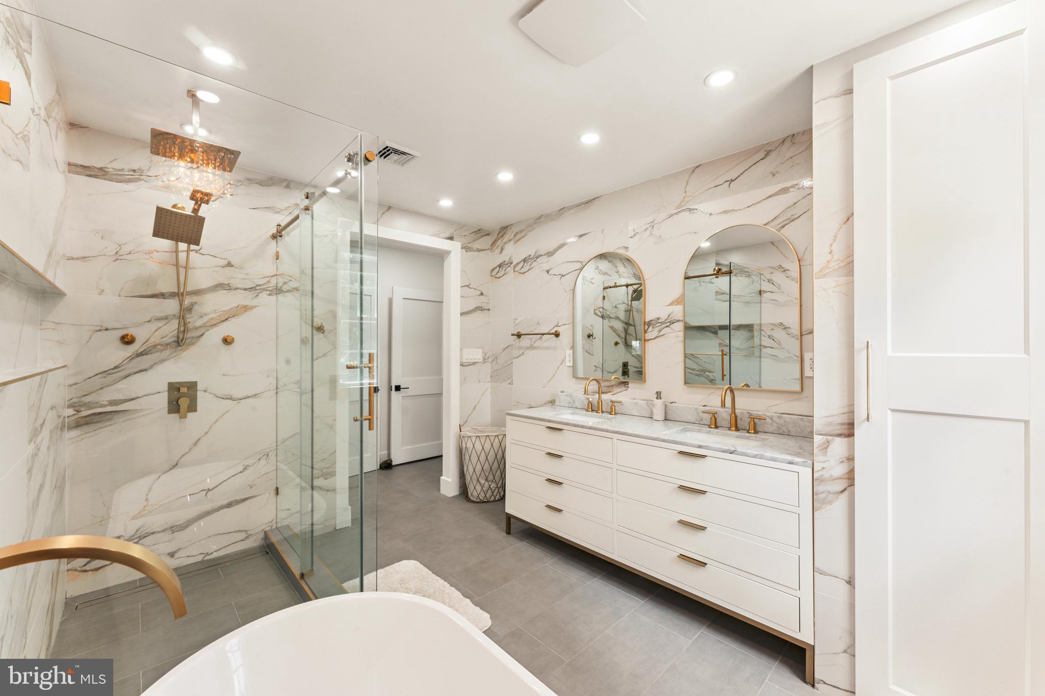 HUNTINGDON VALLEY - Residential