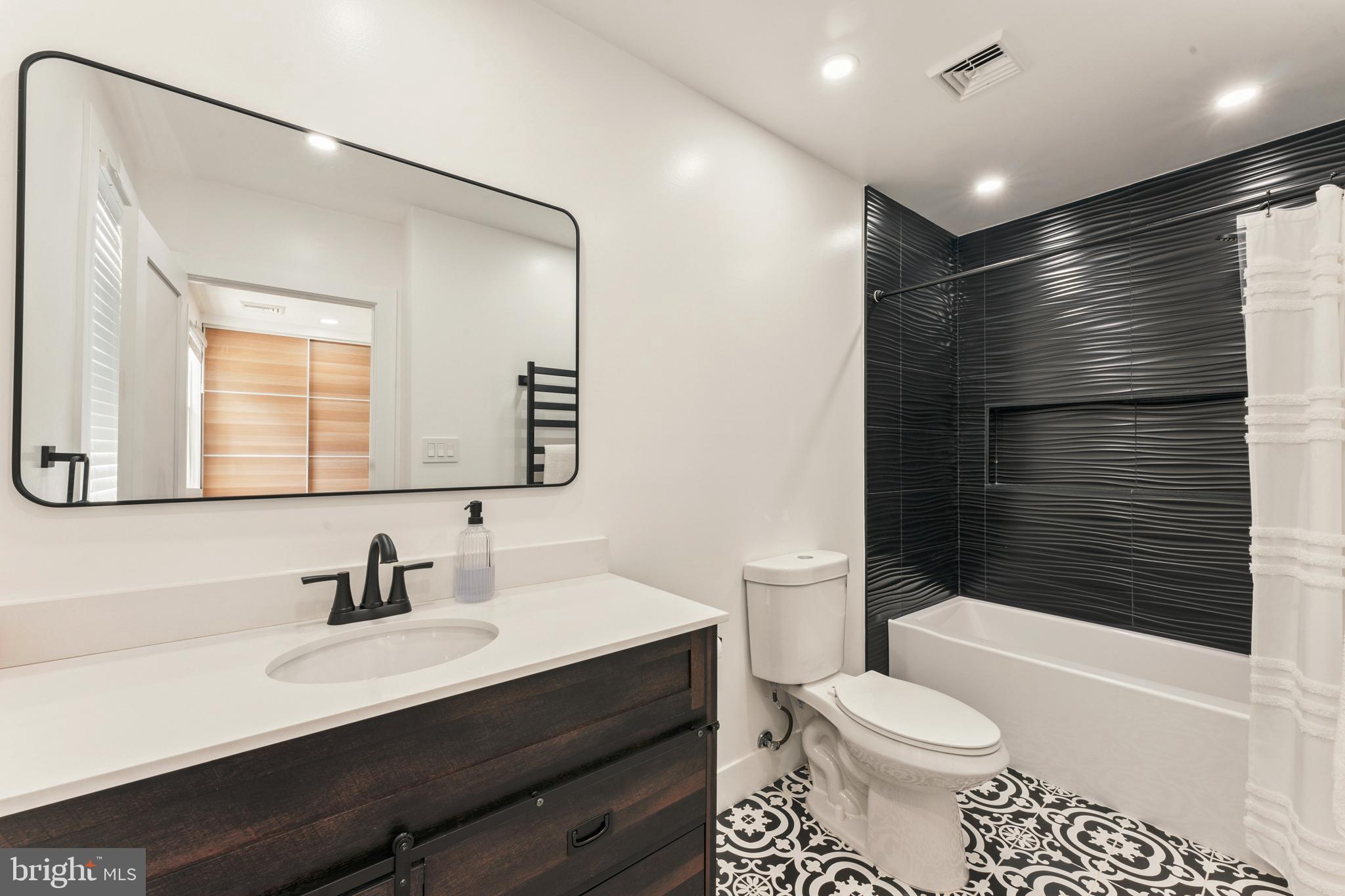 HUNTINGDON VALLEY - Residential