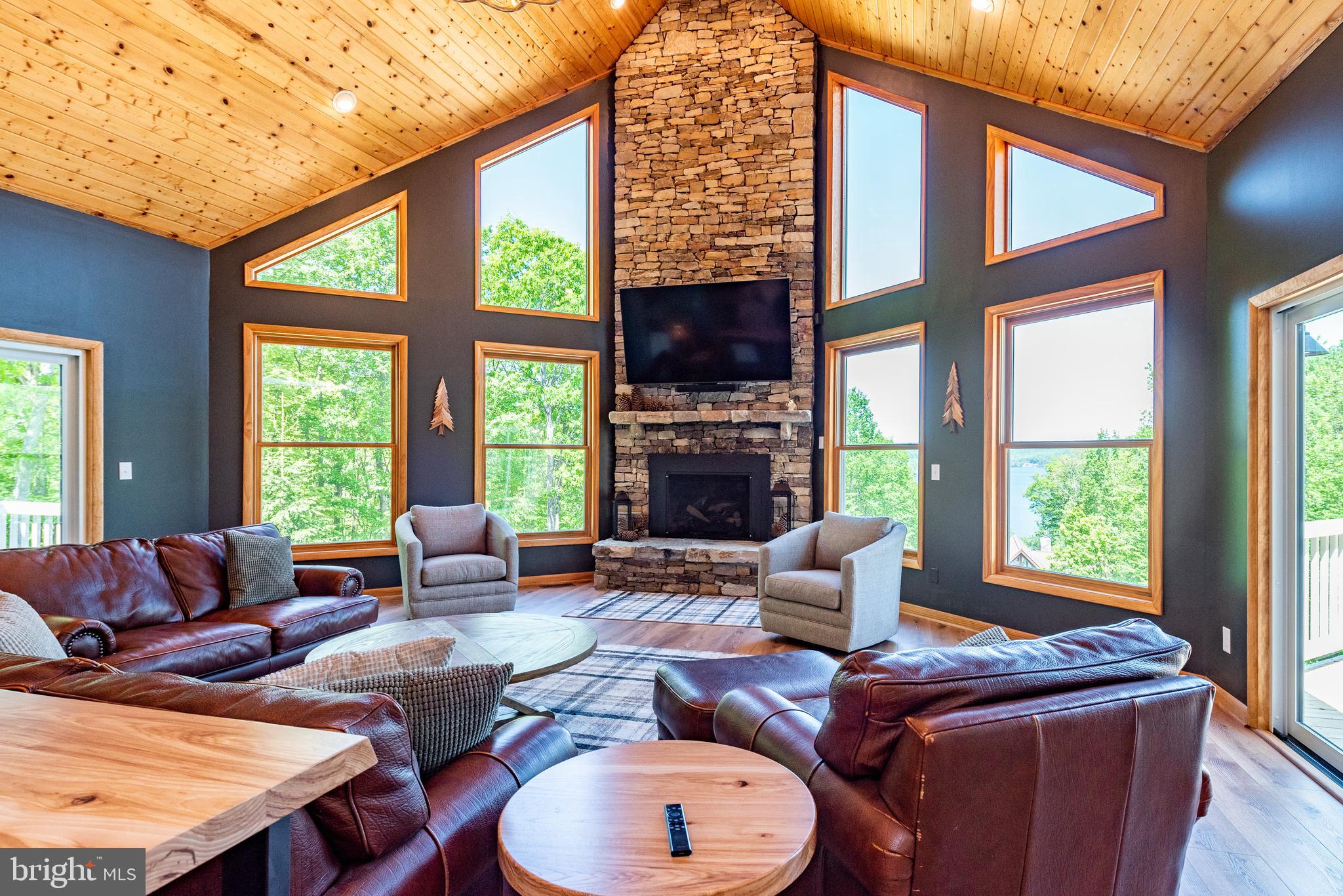 THE PINNACLE - Residential