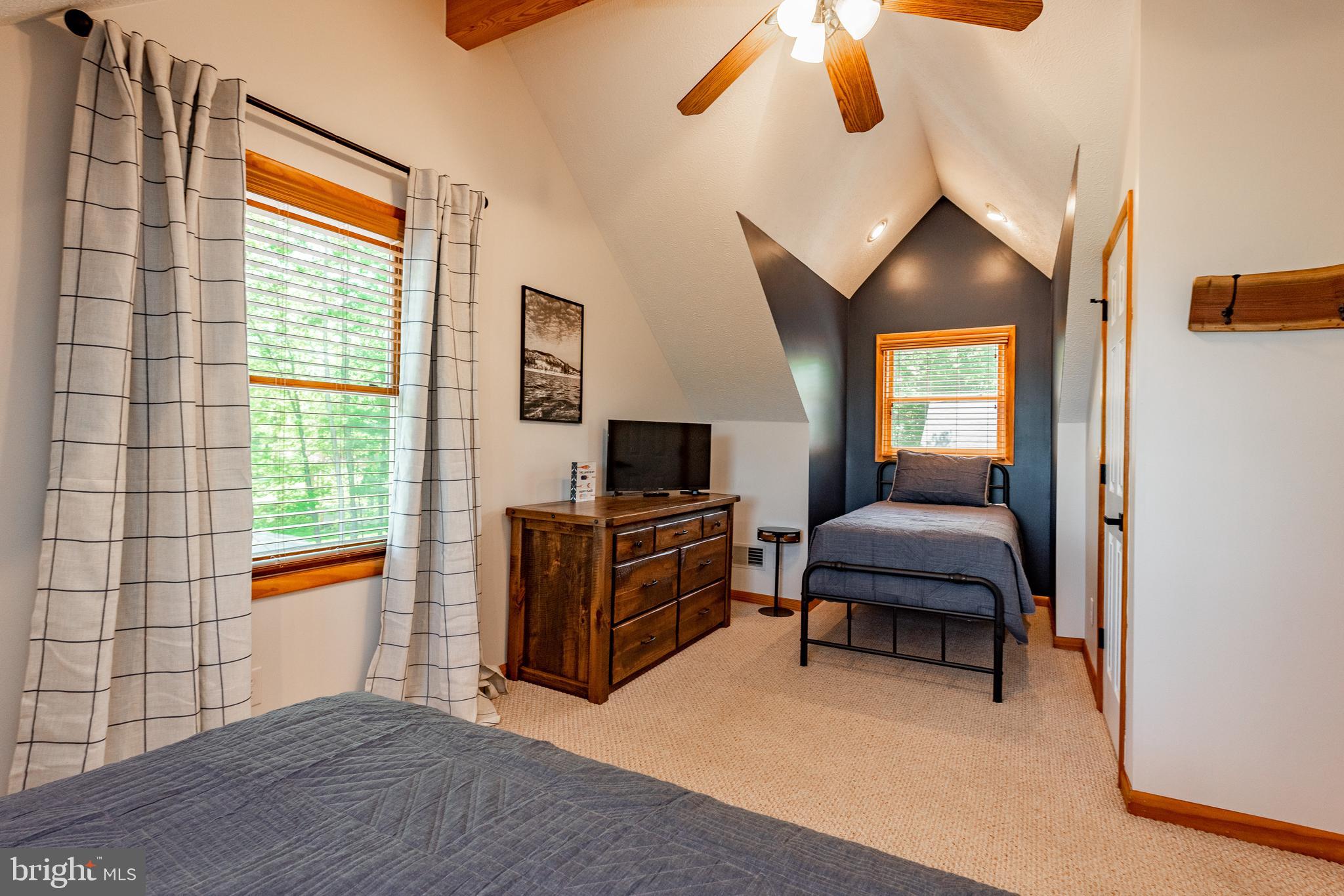 THE PINNACLE - Residential