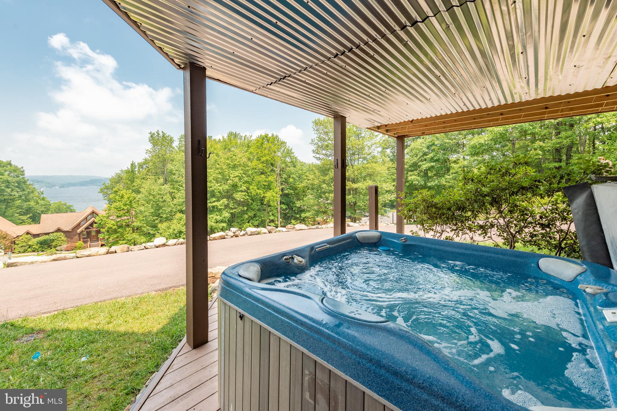 THE PINNACLE - Residential