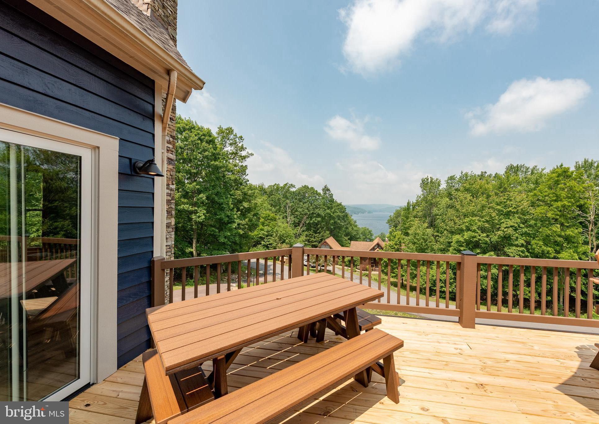 THE PINNACLE - Residential