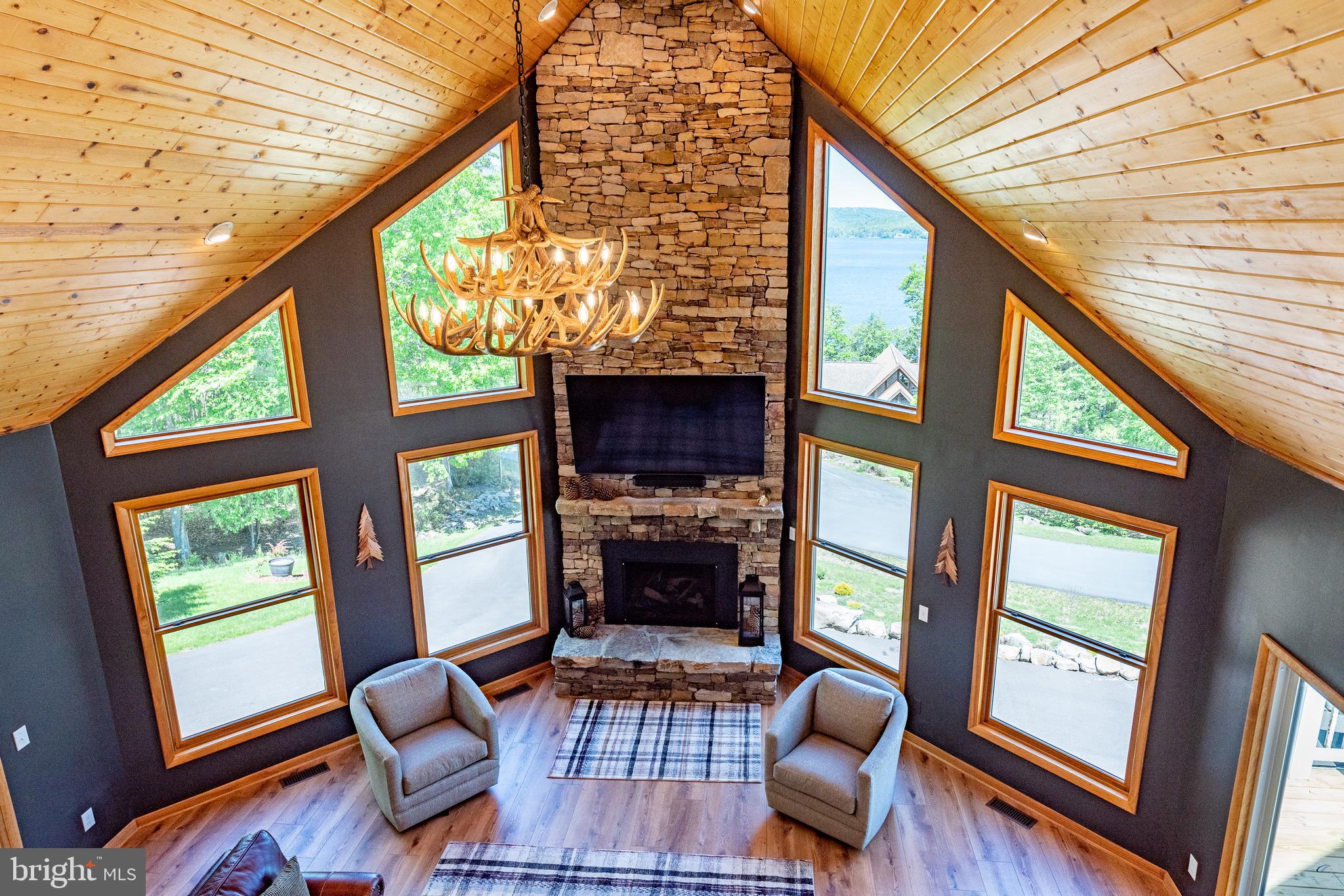 THE PINNACLE - Residential