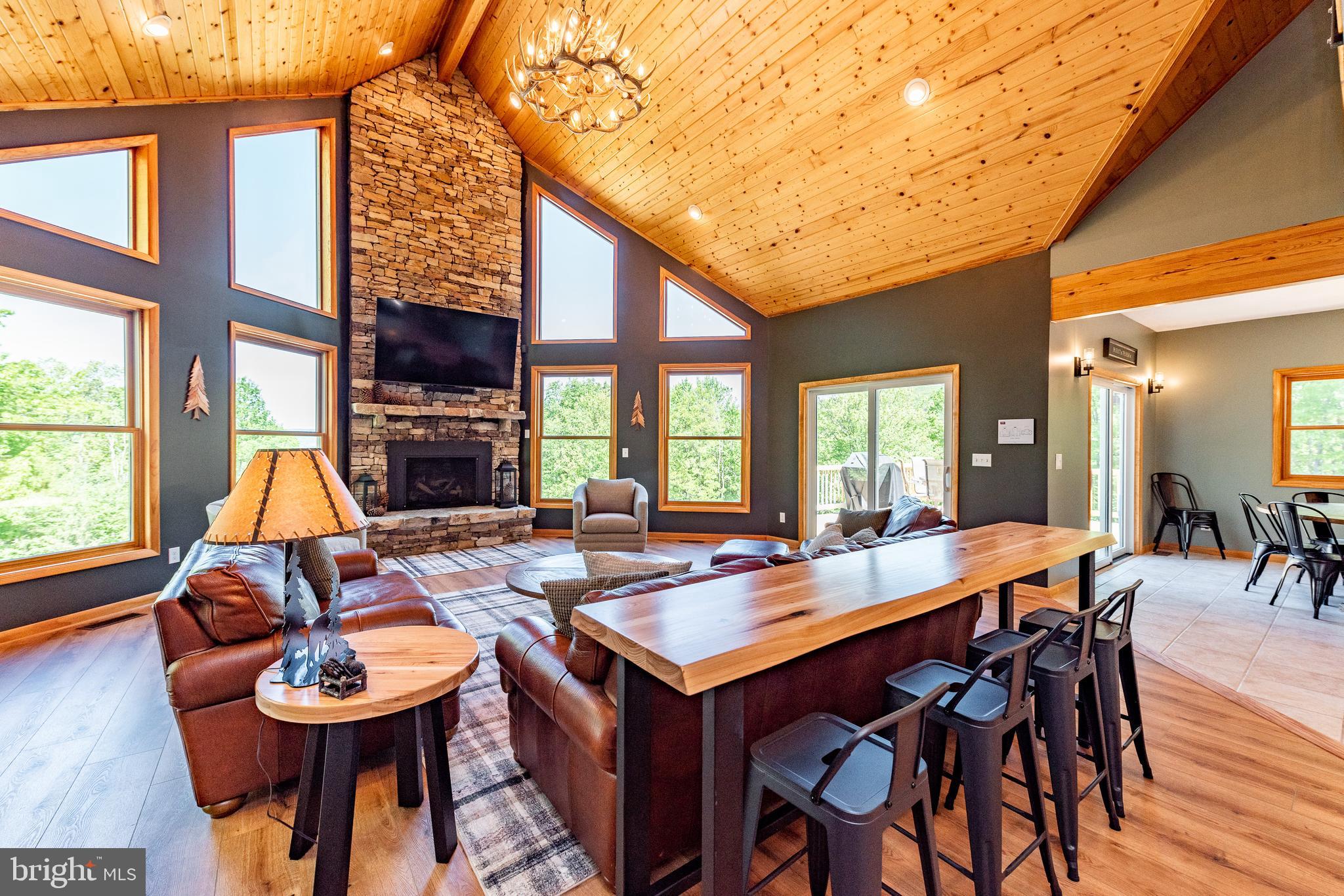 THE PINNACLE - Residential