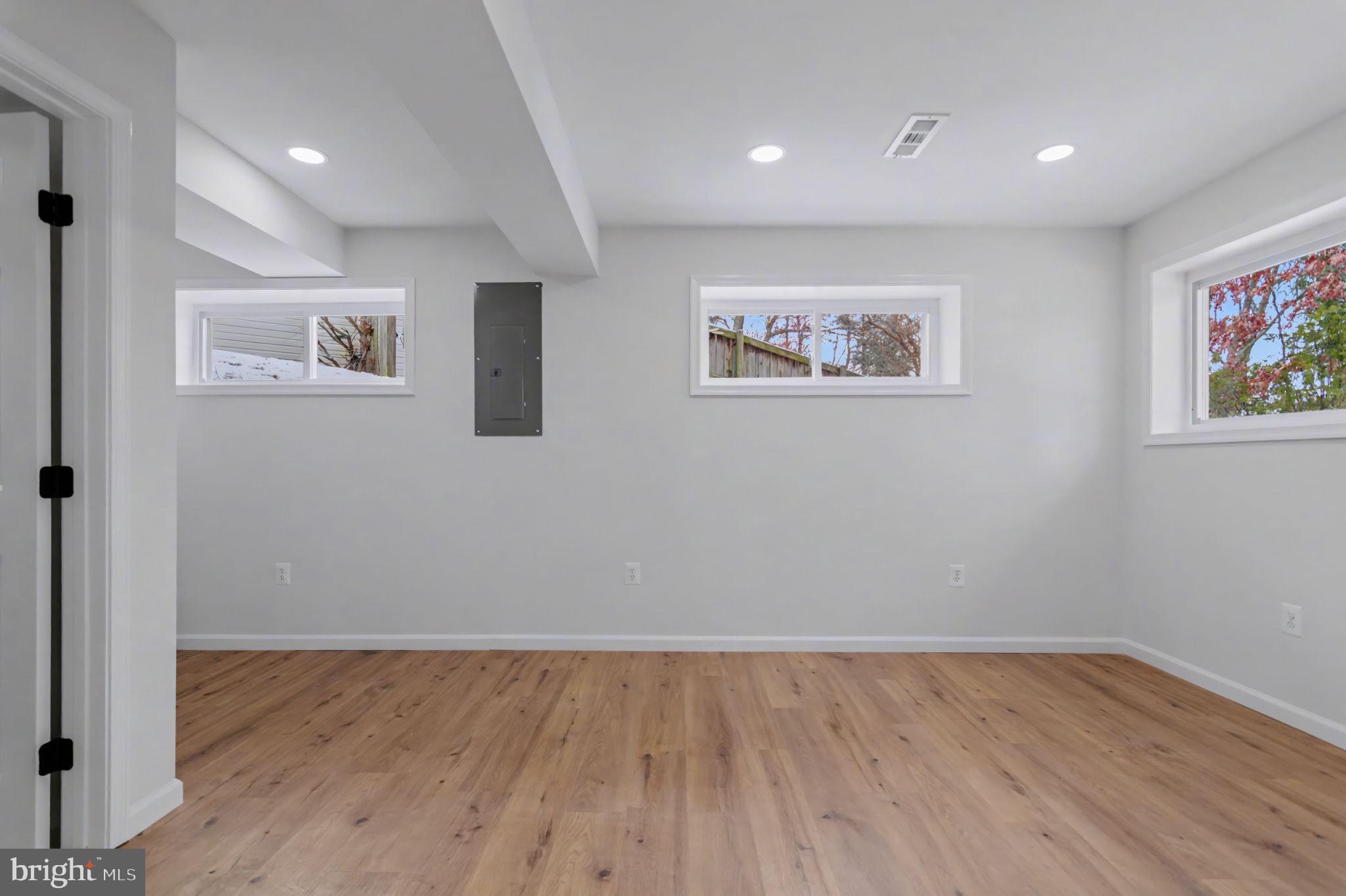 OAKWOOD KNOLLS - Residential