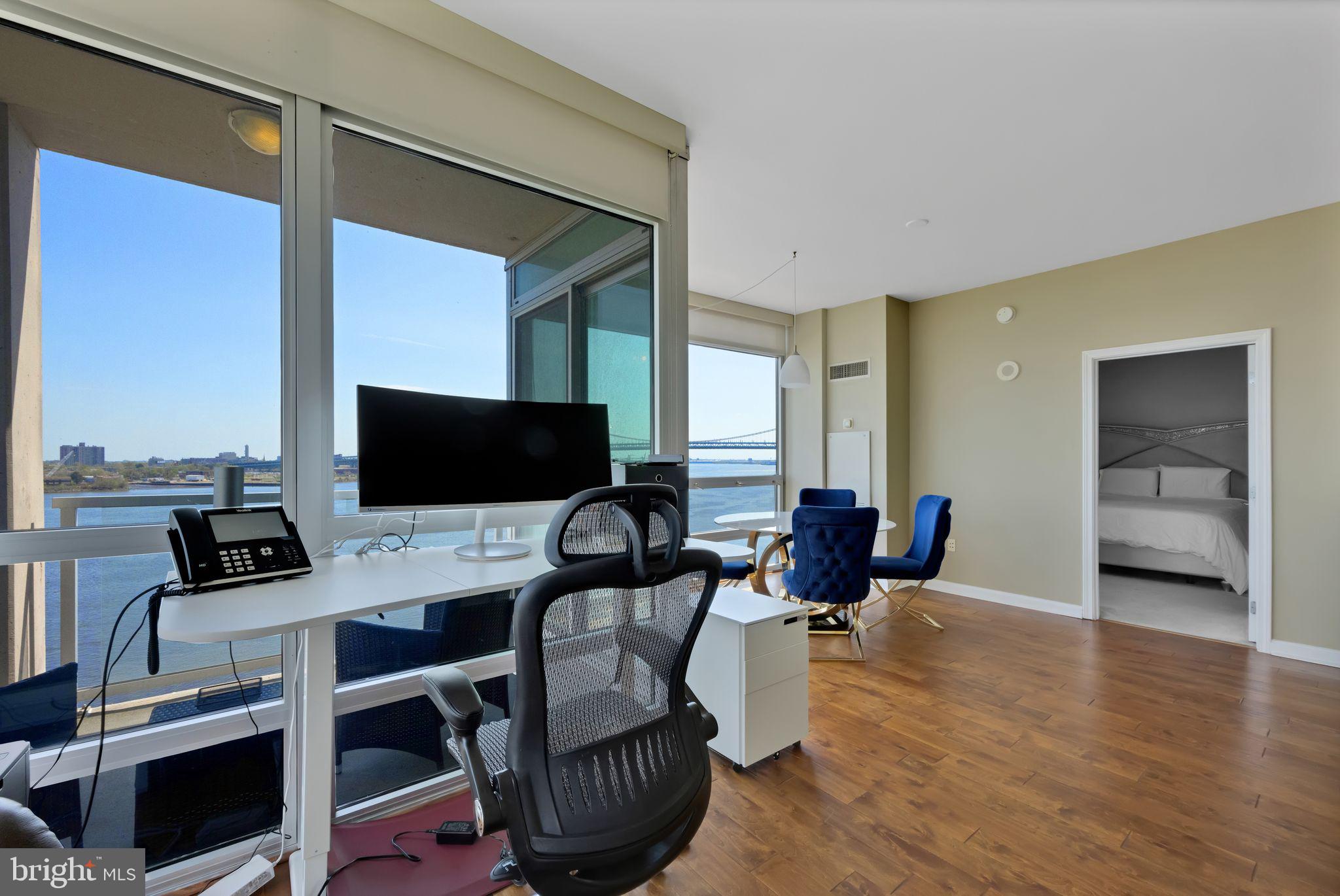 WATERFRONT SQUARE - Residential